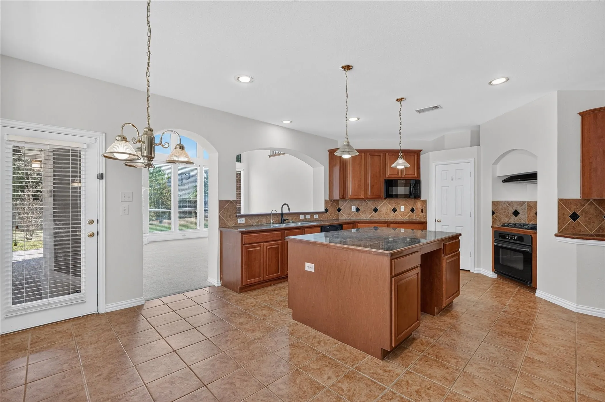 Single Family Residence For Rent in Dallas County , 10302 Fairway Vista Drive, Rowlett, Texas 75089, 5 Bedroom, 4 Bathroom, 2 Garage spaces, 3,814 Sqft, built in 2003, mls#21388244, Real Estate Agent in Rowlett, Homes For Rent in Dallas county, Homes For Rent in Rowlett, Realtor in Rowlett Texas, Real Estate Brokerage Independent Realty Texas, Luminita Cordes Realtor