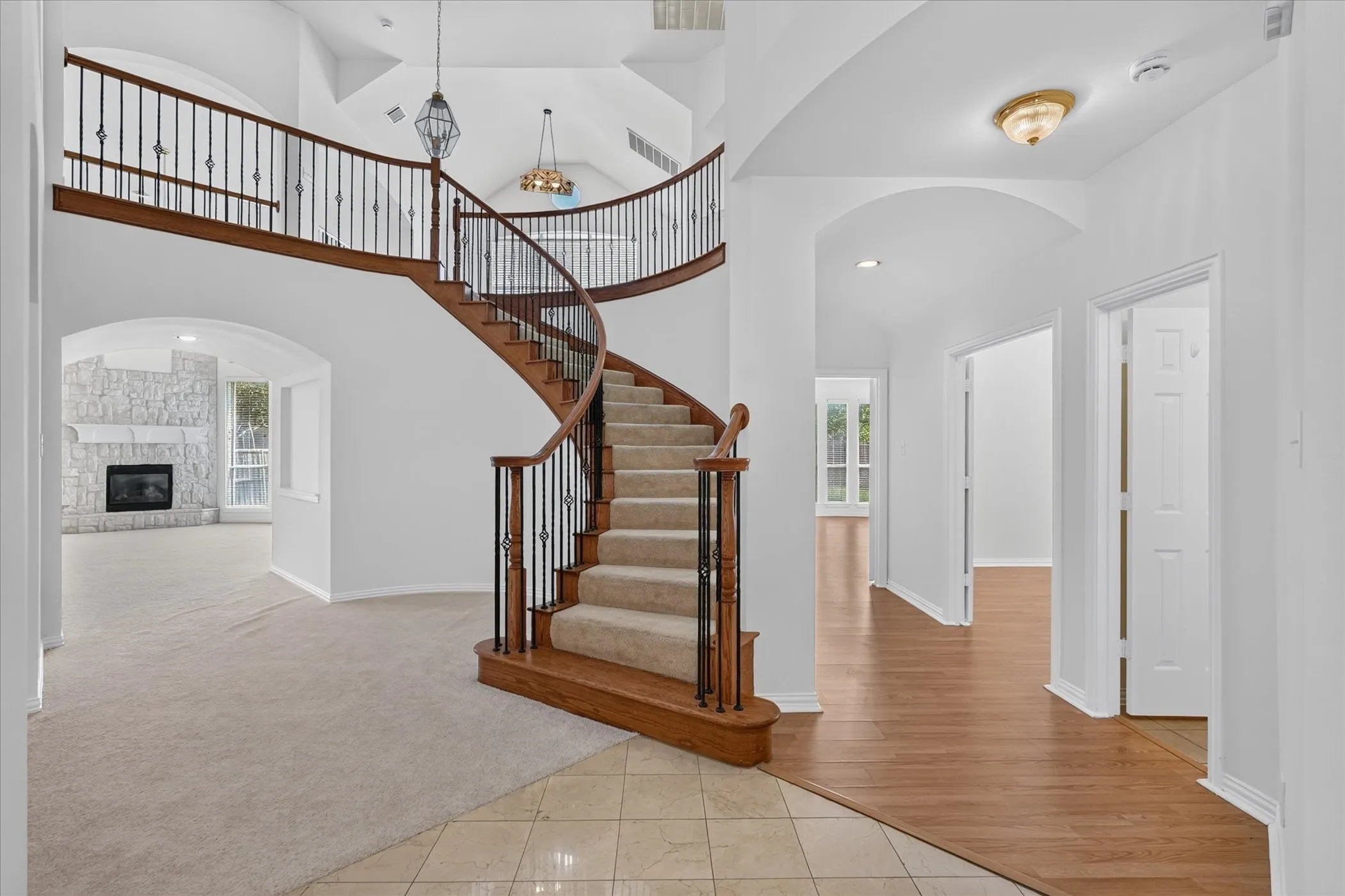 Single Family Residence For Rent in Dallas County , 10302 Fairway Vista Drive, Rowlett, Texas 75089, 5 Bedroom, 4 Bathroom, 2 Garage spaces, 3,814 Sqft, built in 2003, mls#21388244, Real Estate Agent in Rowlett, Homes For Rent in Dallas county, Homes For Rent in Rowlett, Realtor in Rowlett Texas, Real Estate Brokerage Independent Realty Texas, Luminita Cordes Realtor