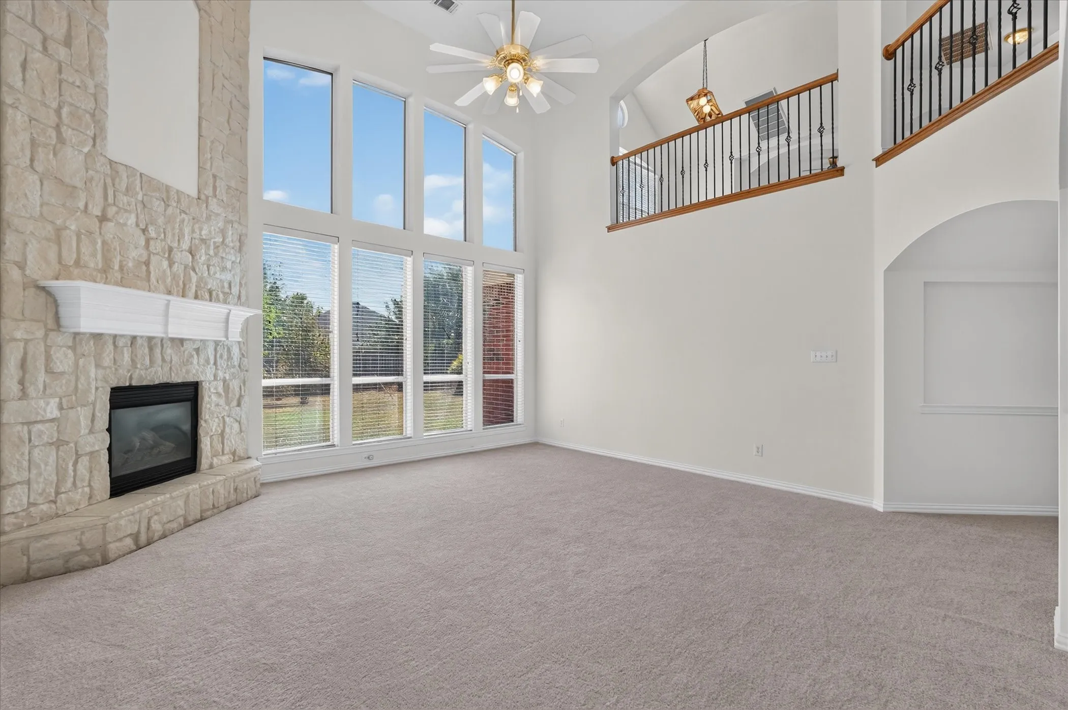 Single Family Residence For Rent in Dallas County , 10302 Fairway Vista Drive, Rowlett, Texas 75089, 5 Bedroom, 4 Bathroom, 2 Garage spaces, 3,814 Sqft, built in 2003, mls#21388244, Real Estate Agent in Rowlett, Homes For Rent in Dallas county, Homes For Rent in Rowlett, Realtor in Rowlett Texas, Real Estate Brokerage Independent Realty Texas, Luminita Cordes Realtor