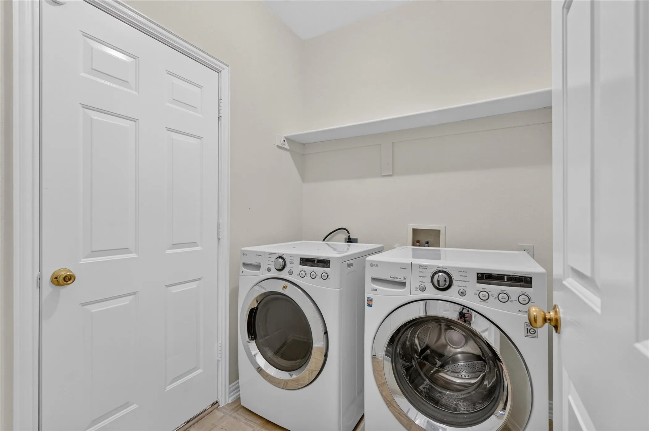 Single Family Residence For Rent in Dallas County , 10302 Fairway Vista Drive, Rowlett, Texas 75089, 5 Bedroom, 4 Bathroom, 2 Garage spaces, 3,814 Sqft, built in 2003, mls#21388244, Real Estate Agent in Rowlett, Homes For Rent in Dallas county, Homes For Rent in Rowlett, Realtor in Rowlett Texas, Real Estate Brokerage Independent Realty Texas, Luminita Cordes Realtor