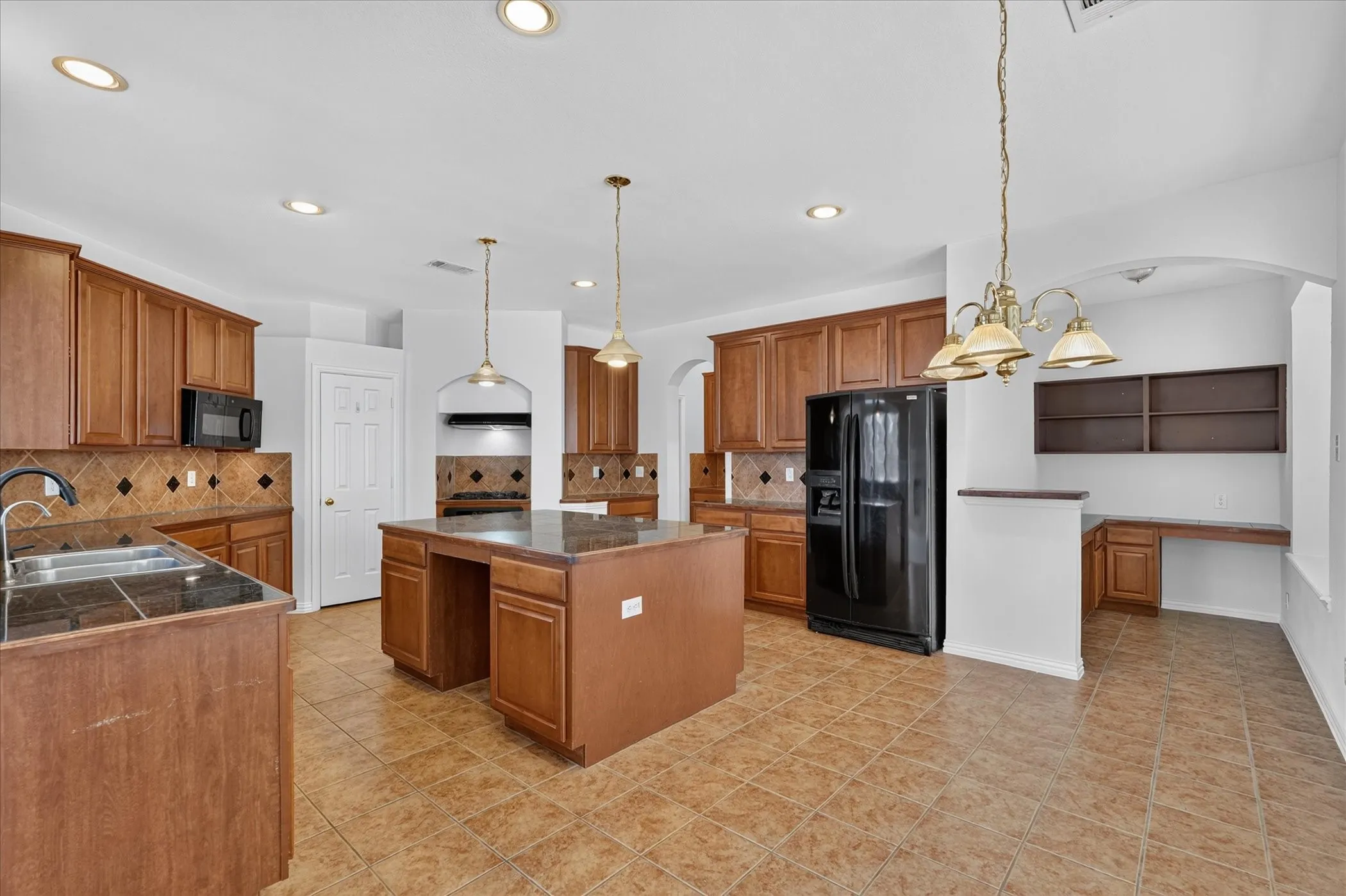 Single Family Residence For Rent in Dallas County , 10302 Fairway Vista Drive, Rowlett, Texas 75089, 5 Bedroom, 4 Bathroom, 2 Garage spaces, 3,814 Sqft, built in 2003, mls#21388244, Real Estate Agent in Rowlett, Homes For Rent in Dallas county, Homes For Rent in Rowlett, Realtor in Rowlett Texas, Real Estate Brokerage Independent Realty Texas, Luminita Cordes Realtor