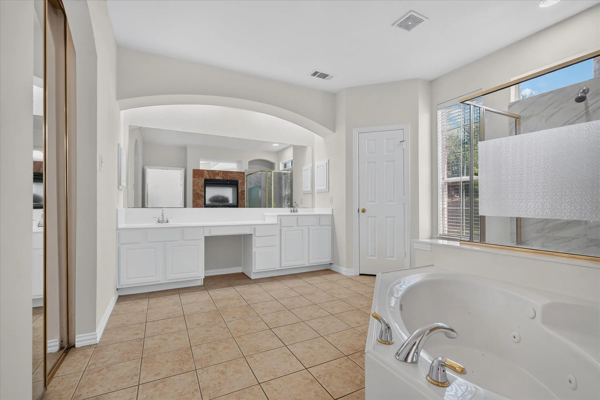 Single Family Residence For Rent in Dallas County , 10302 Fairway Vista Drive, Rowlett, Texas 75089, 5 Bedroom, 4 Bathroom, 2 Garage spaces, 3,814 Sqft, built in 2003, mls#21388244, Real Estate Agent in Rowlett, Homes For Rent in Dallas county, Homes For Rent in Rowlett, Realtor in Rowlett Texas, Real Estate Brokerage Independent Realty Texas, Luminita Cordes Realtor