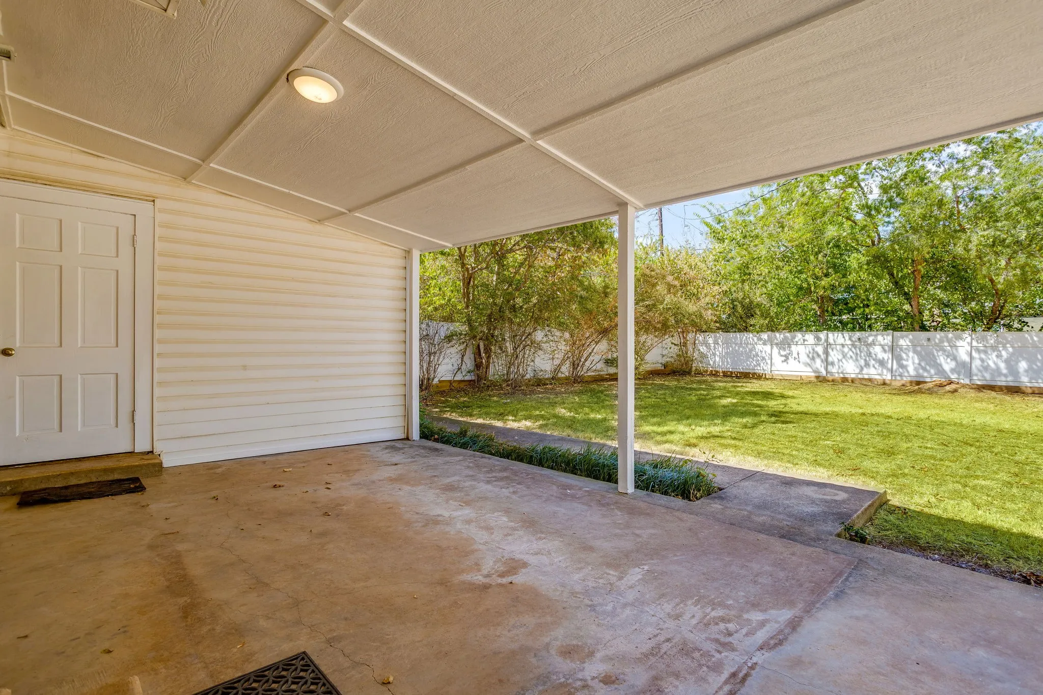 Single Family Residence For Rent in Tarrant County , 6404 Malvey Avenue, Fort Worth, Texas 76116, 2 Bedroom, 1 Bathroom, 1 Garage spaces, 1,022 Sqft, built in 1942, mls#21388101, Real Estate Agent in Fort Worth, Homes For Rent in Tarrant county, Homes For Rent in Fort Worth, Realtor in Fort Worth Texas, Real Estate Brokerage Independent Realty Texas, Luminita Cordes Realtor