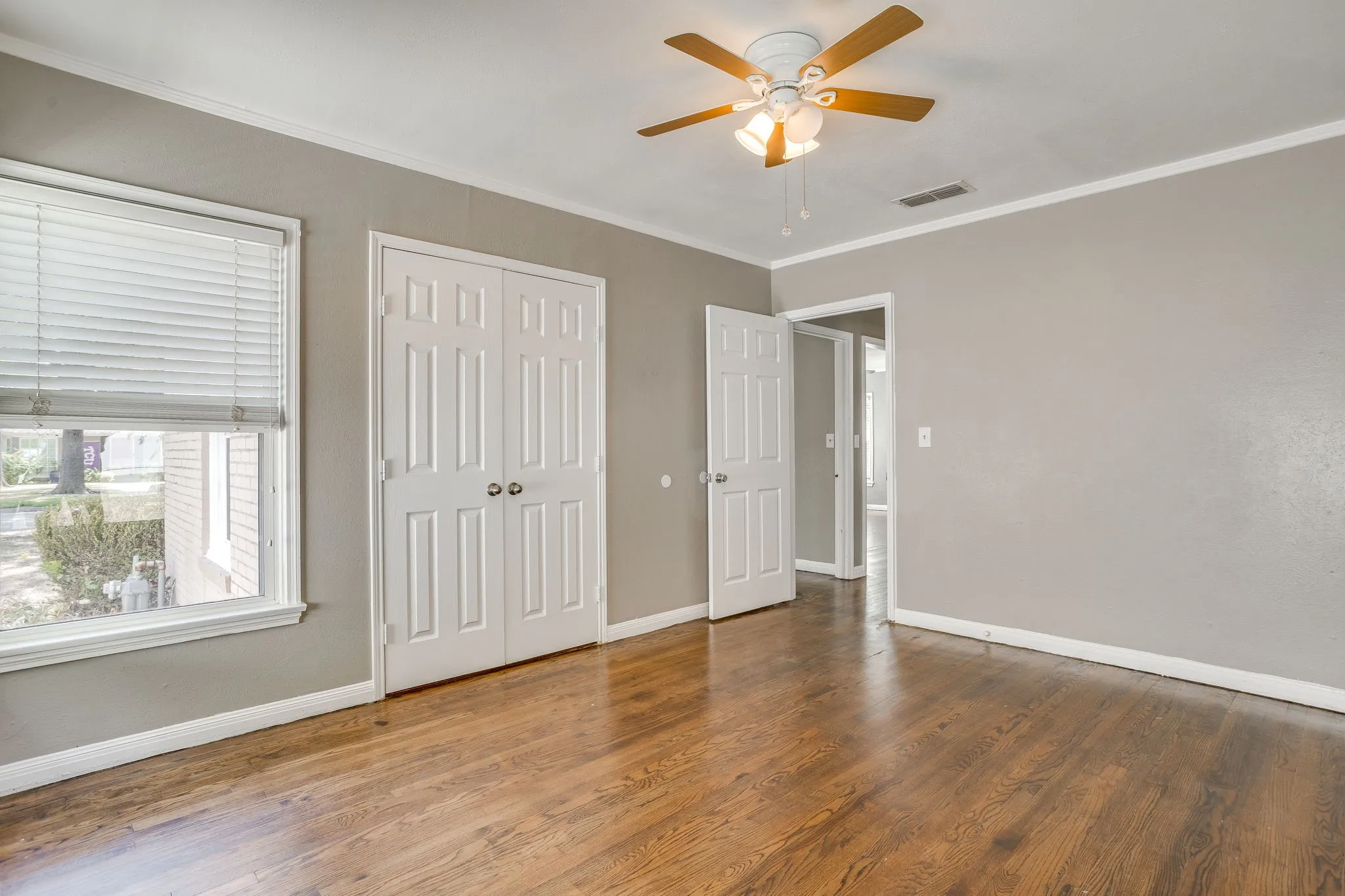 Single Family Residence For Rent in Tarrant County , 6404 Malvey Avenue, Fort Worth, Texas 76116, 2 Bedroom, 1 Bathroom, 1 Garage spaces, 1,022 Sqft, built in 1942, mls#21388101, Real Estate Agent in Fort Worth, Homes For Rent in Tarrant county, Homes For Rent in Fort Worth, Realtor in Fort Worth Texas, Real Estate Brokerage Independent Realty Texas, Luminita Cordes Realtor