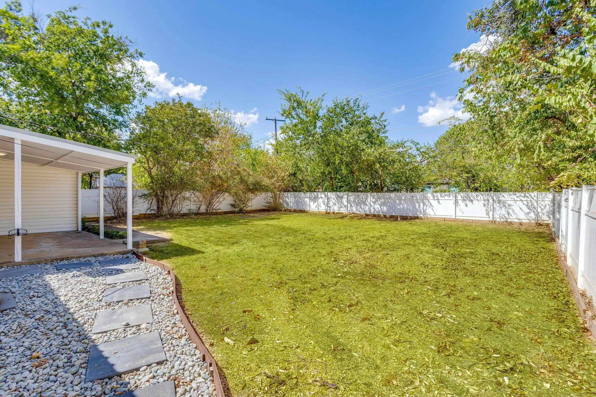 Single Family Residence For Rent in Tarrant County , 6404 Malvey Avenue, Fort Worth, Texas 76116, 2 Bedroom, 1 Bathroom, 1 Garage spaces, 1,022 Sqft, built in 1942, mls#21388101, Real Estate Agent in Fort Worth, Homes For Rent in Tarrant county, Homes For Rent in Fort Worth, Realtor in Fort Worth Texas, Real Estate Brokerage Independent Realty Texas, Luminita Cordes Realtor