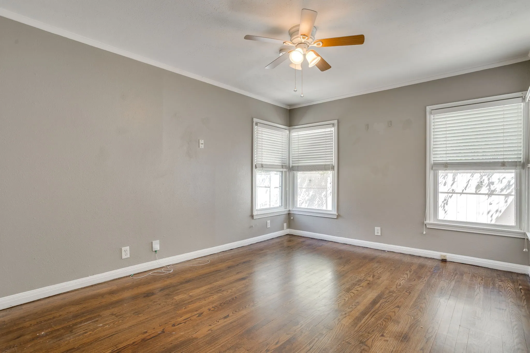 Single Family Residence For Rent in Tarrant County , 6404 Malvey Avenue, Fort Worth, Texas 76116, 2 Bedroom, 1 Bathroom, 1 Garage spaces, 1,022 Sqft, built in 1942, mls#21388101, Real Estate Agent in Fort Worth, Homes For Rent in Tarrant county, Homes For Rent in Fort Worth, Realtor in Fort Worth Texas, Real Estate Brokerage Independent Realty Texas, Luminita Cordes Realtor