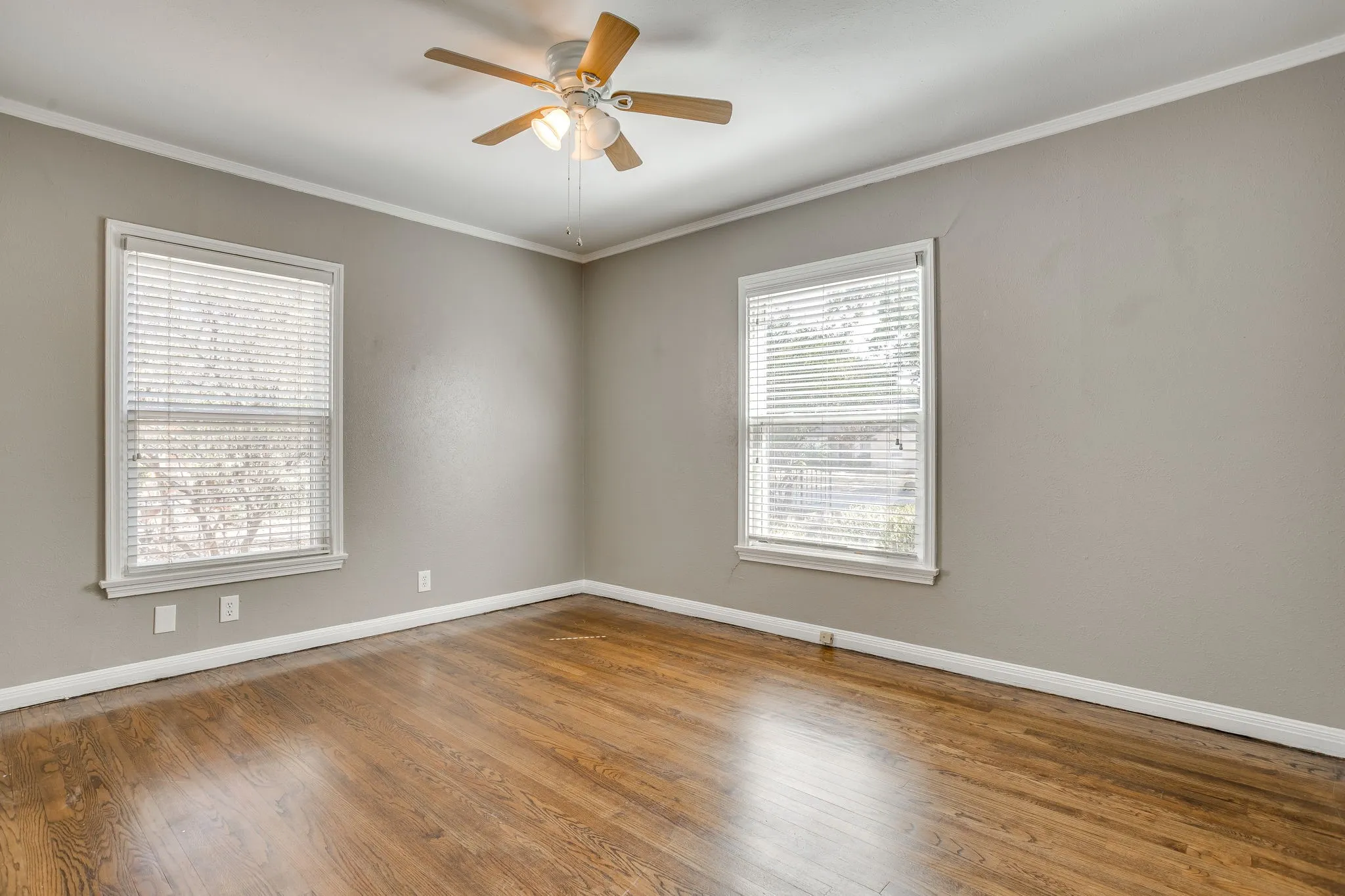 Single Family Residence For Rent in Tarrant County , 6404 Malvey Avenue, Fort Worth, Texas 76116, 2 Bedroom, 1 Bathroom, 1 Garage spaces, 1,022 Sqft, built in 1942, mls#21388101, Real Estate Agent in Fort Worth, Homes For Rent in Tarrant county, Homes For Rent in Fort Worth, Realtor in Fort Worth Texas, Real Estate Brokerage Independent Realty Texas, Luminita Cordes Realtor