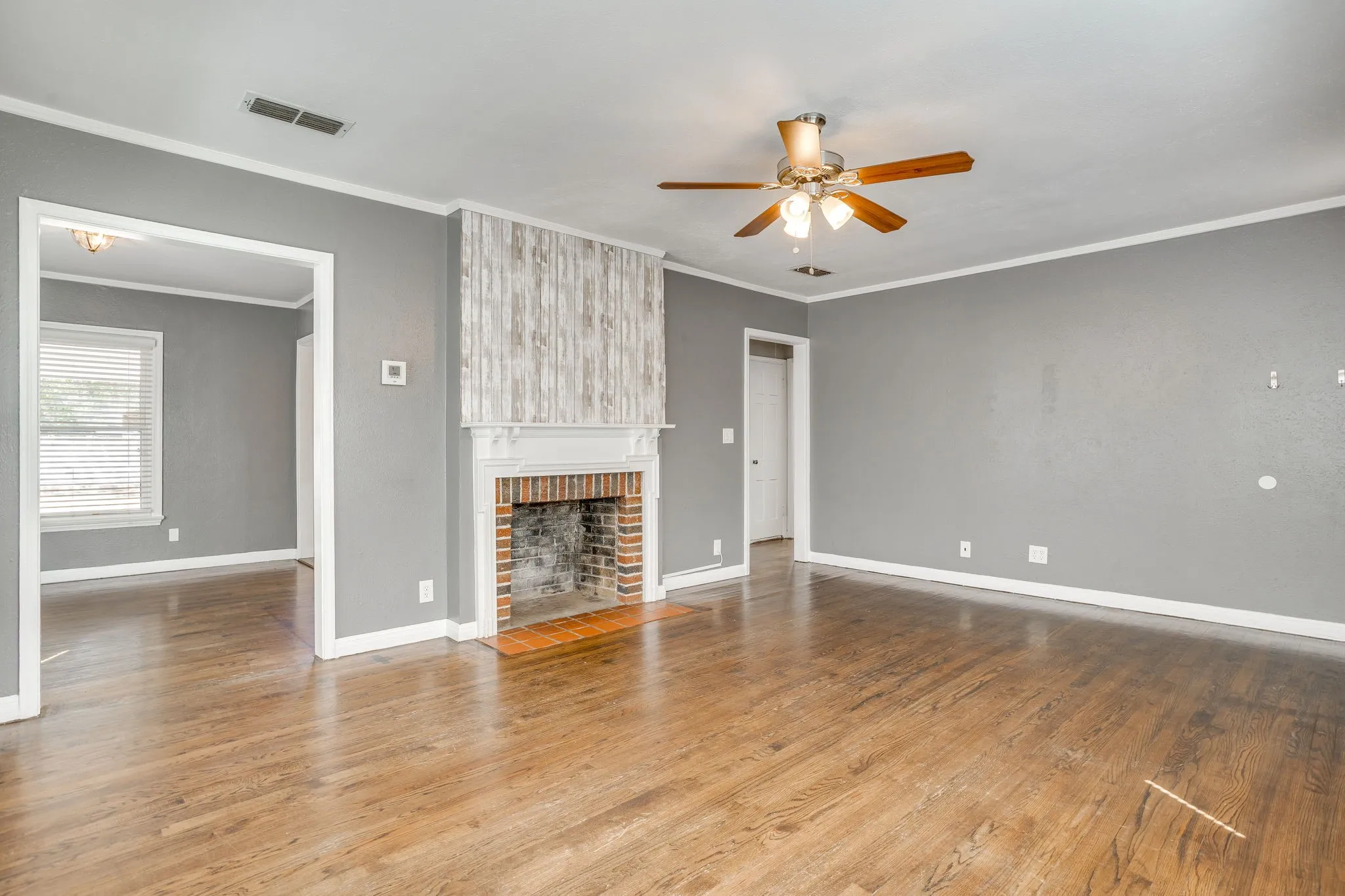 Single Family Residence For Rent in Tarrant County , 6404 Malvey Avenue, Fort Worth, Texas 76116, 2 Bedroom, 1 Bathroom, 1 Garage spaces, 1,022 Sqft, built in 1942, mls#21388101, Real Estate Agent in Fort Worth, Homes For Rent in Tarrant county, Homes For Rent in Fort Worth, Realtor in Fort Worth Texas, Real Estate Brokerage Independent Realty Texas, Luminita Cordes Realtor