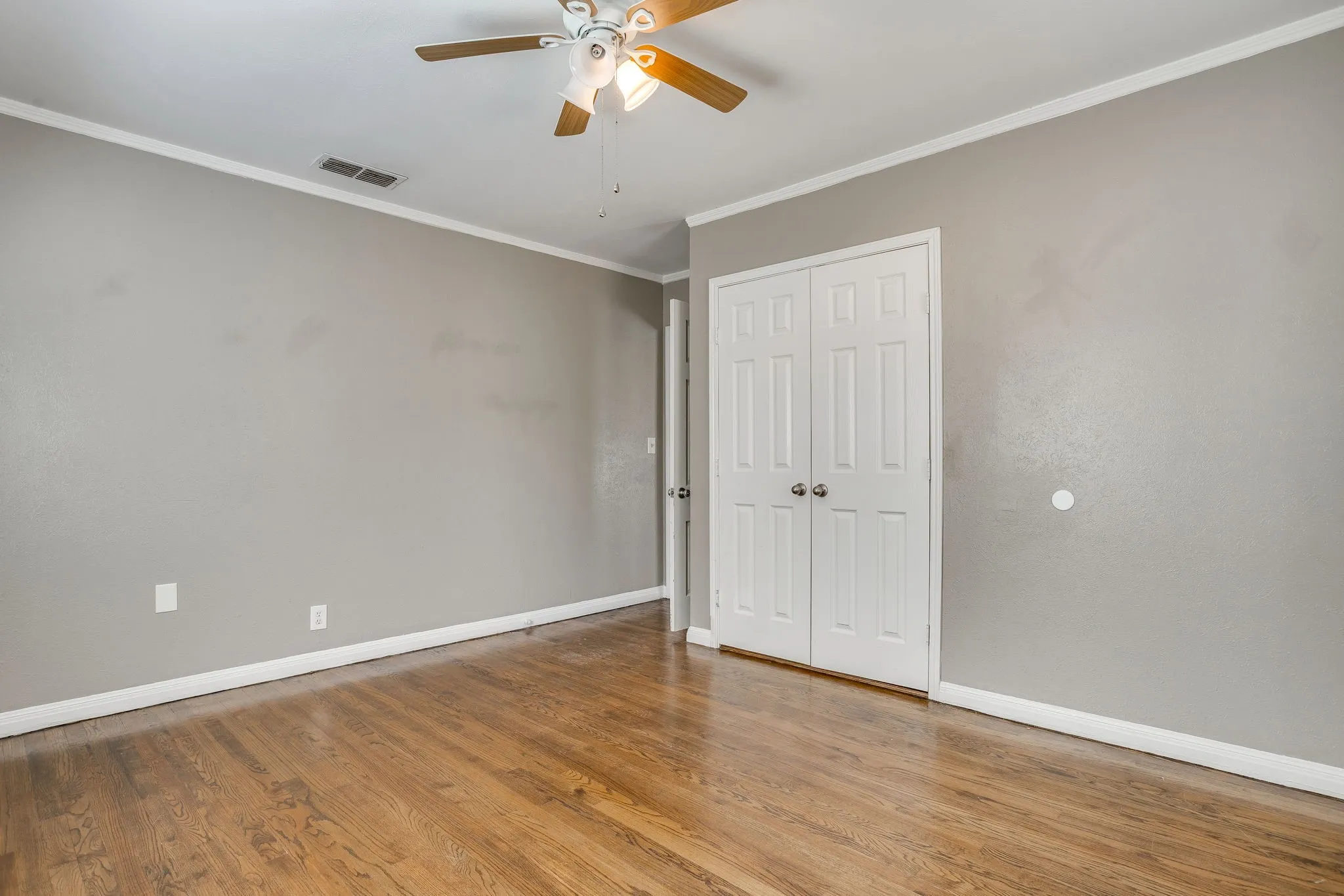 Single Family Residence For Rent in Tarrant County , 6404 Malvey Avenue, Fort Worth, Texas 76116, 2 Bedroom, 1 Bathroom, 1 Garage spaces, 1,022 Sqft, built in 1942, mls#21388101, Real Estate Agent in Fort Worth, Homes For Rent in Tarrant county, Homes For Rent in Fort Worth, Realtor in Fort Worth Texas, Real Estate Brokerage Independent Realty Texas, Luminita Cordes Realtor