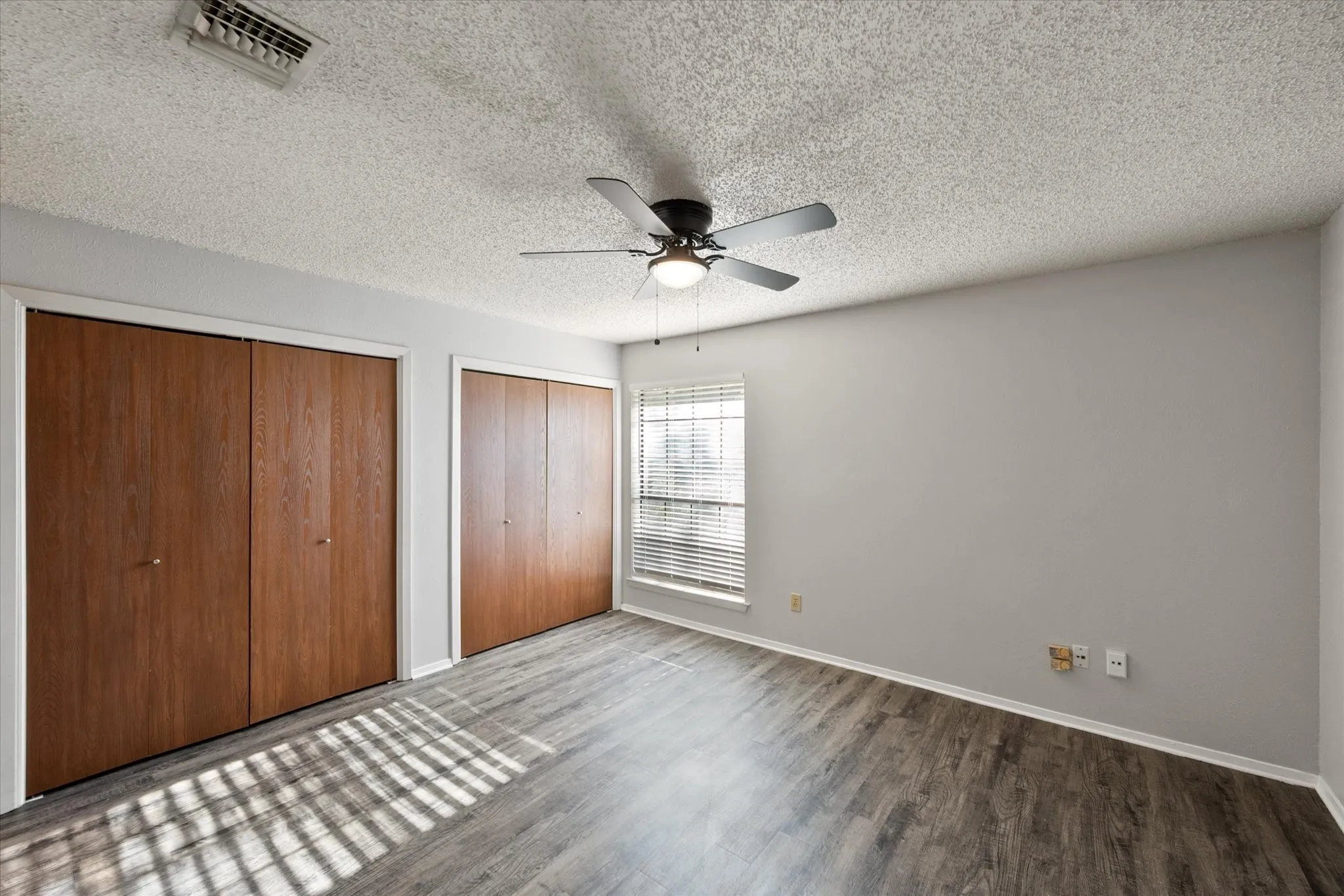 Quadruplex For Rent in Tarrant County , 406 E Denton Drive 36, Euless, Texas 76039, 2 Bedroom, 1 Bathroom, Garage spaces, 1,014 Sqft, built in 1982, mls#21388246, Real Estate Agent in Euless, Homes For Rent in Tarrant county, Homes For Rent in Euless, Realtor in Euless Texas, Real Estate Brokerage Independent Realty Texas, Luminita Cordes Realtor