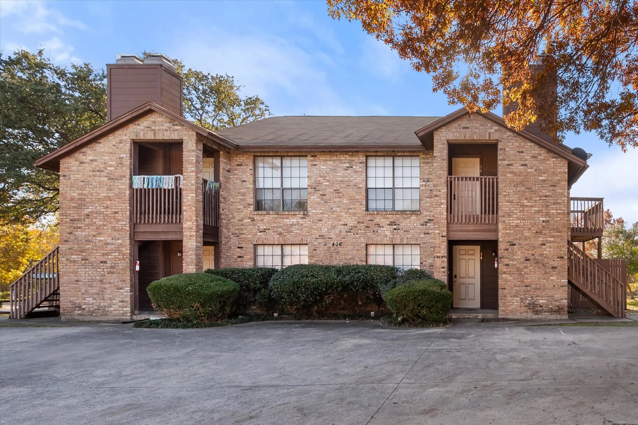 Quadruplex For Rent in Tarrant County , 406 E Denton Drive 36, Euless, Texas 76039, 2 Bedroom, 1 Bathroom, Garage spaces, 1,014 Sqft, built in 1982, mls#21388246, Real Estate Agent in Euless, Homes For Rent in Tarrant county, Homes For Rent in Euless, Realtor in Euless Texas, Real Estate Brokerage Independent Realty Texas, Luminita Cordes Realtor