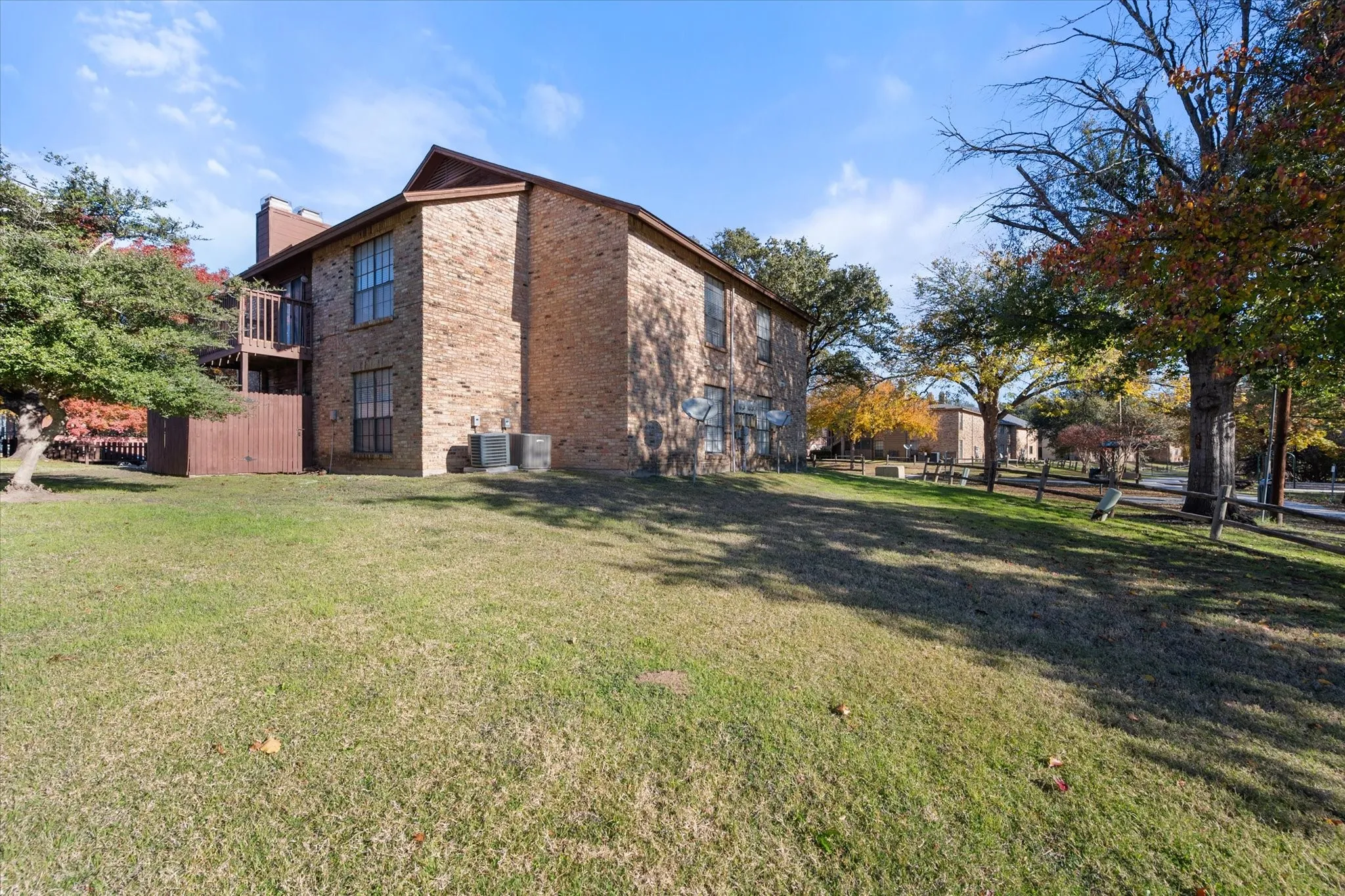 Quadruplex For Rent in Tarrant County , 406 E Denton Drive 36, Euless, Texas 76039, 2 Bedroom, 1 Bathroom, Garage spaces, 1,014 Sqft, built in 1982, mls#21388246, Real Estate Agent in Euless, Homes For Rent in Tarrant county, Homes For Rent in Euless, Realtor in Euless Texas, Real Estate Brokerage Independent Realty Texas, Luminita Cordes Realtor