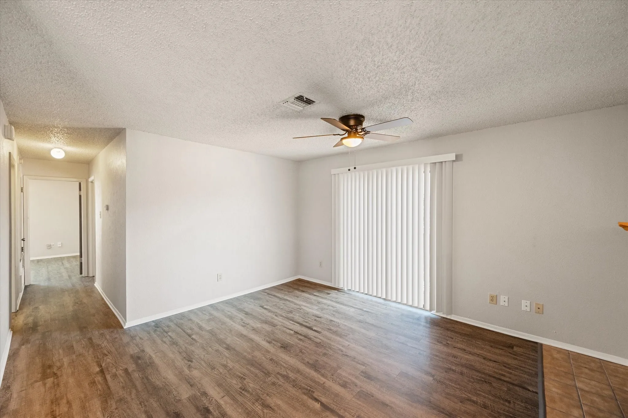 Quadruplex For Rent in Tarrant County , 406 E Denton Drive 36, Euless, Texas 76039, 2 Bedroom, 1 Bathroom, Garage spaces, 1,014 Sqft, built in 1982, mls#21388246, Real Estate Agent in Euless, Homes For Rent in Tarrant county, Homes For Rent in Euless, Realtor in Euless Texas, Real Estate Brokerage Independent Realty Texas, Luminita Cordes Realtor