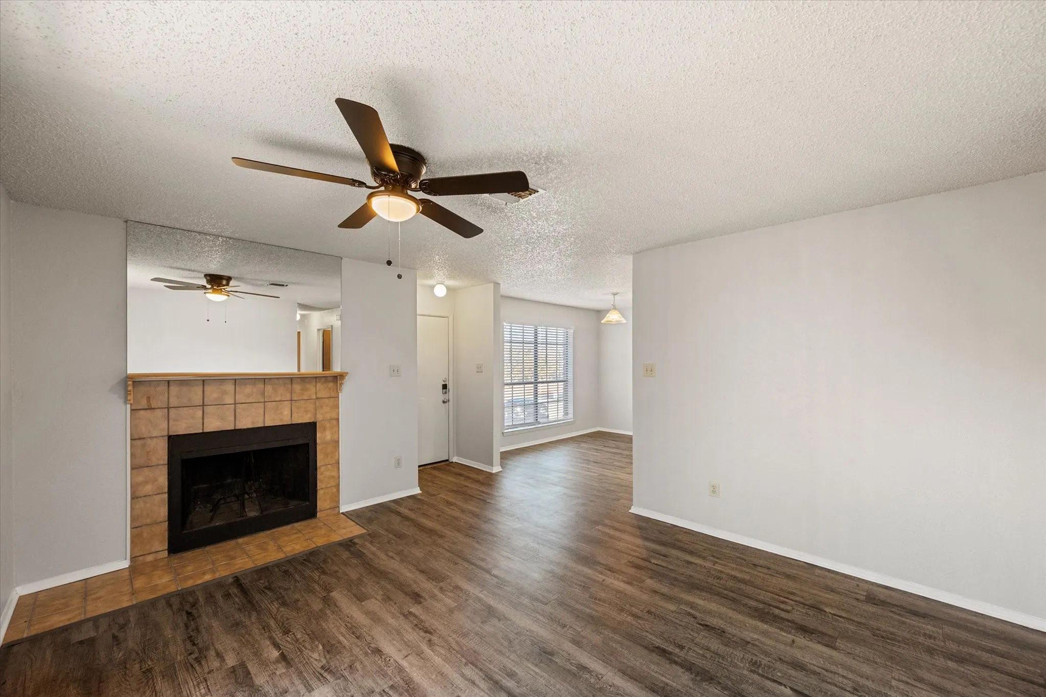 Quadruplex For Rent in Tarrant County , 406 E Denton Drive 36, Euless, Texas 76039, 2 Bedroom, 1 Bathroom, Garage spaces, 1,014 Sqft, built in 1982, mls#21388246, Real Estate Agent in Euless, Homes For Rent in Tarrant county, Homes For Rent in Euless, Realtor in Euless Texas, Real Estate Brokerage Independent Realty Texas, Luminita Cordes Realtor