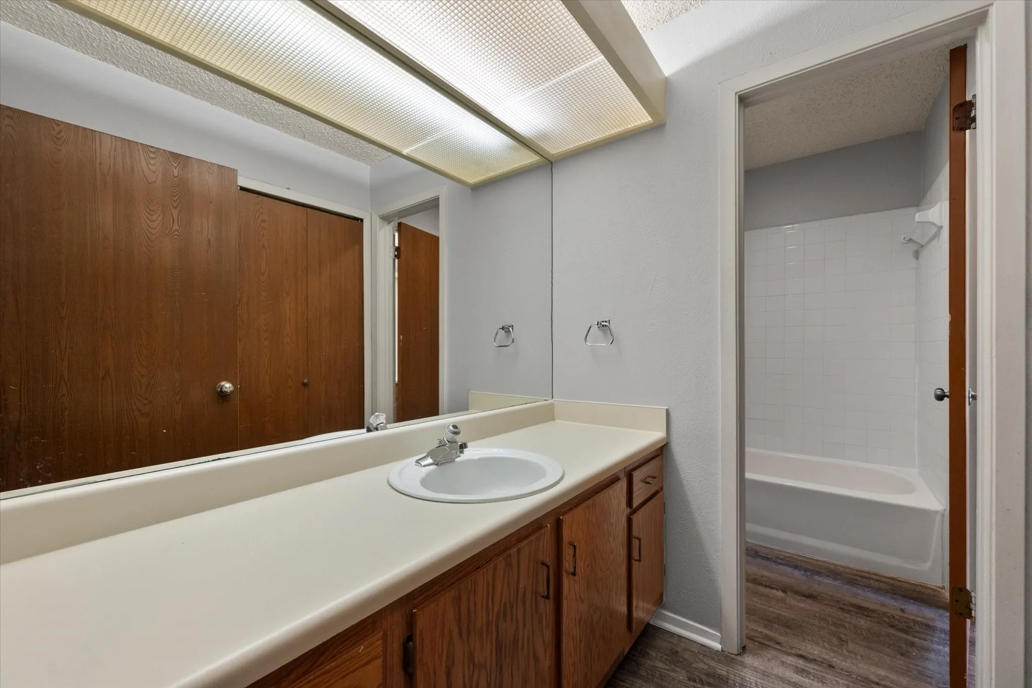 Quadruplex For Rent in Tarrant County , 406 E Denton Drive 36, Euless, Texas 76039, 2 Bedroom, 1 Bathroom, Garage spaces, 1,014 Sqft, built in 1982, mls#21388246, Real Estate Agent in Euless, Homes For Rent in Tarrant county, Homes For Rent in Euless, Realtor in Euless Texas, Real Estate Brokerage Independent Realty Texas, Luminita Cordes Realtor