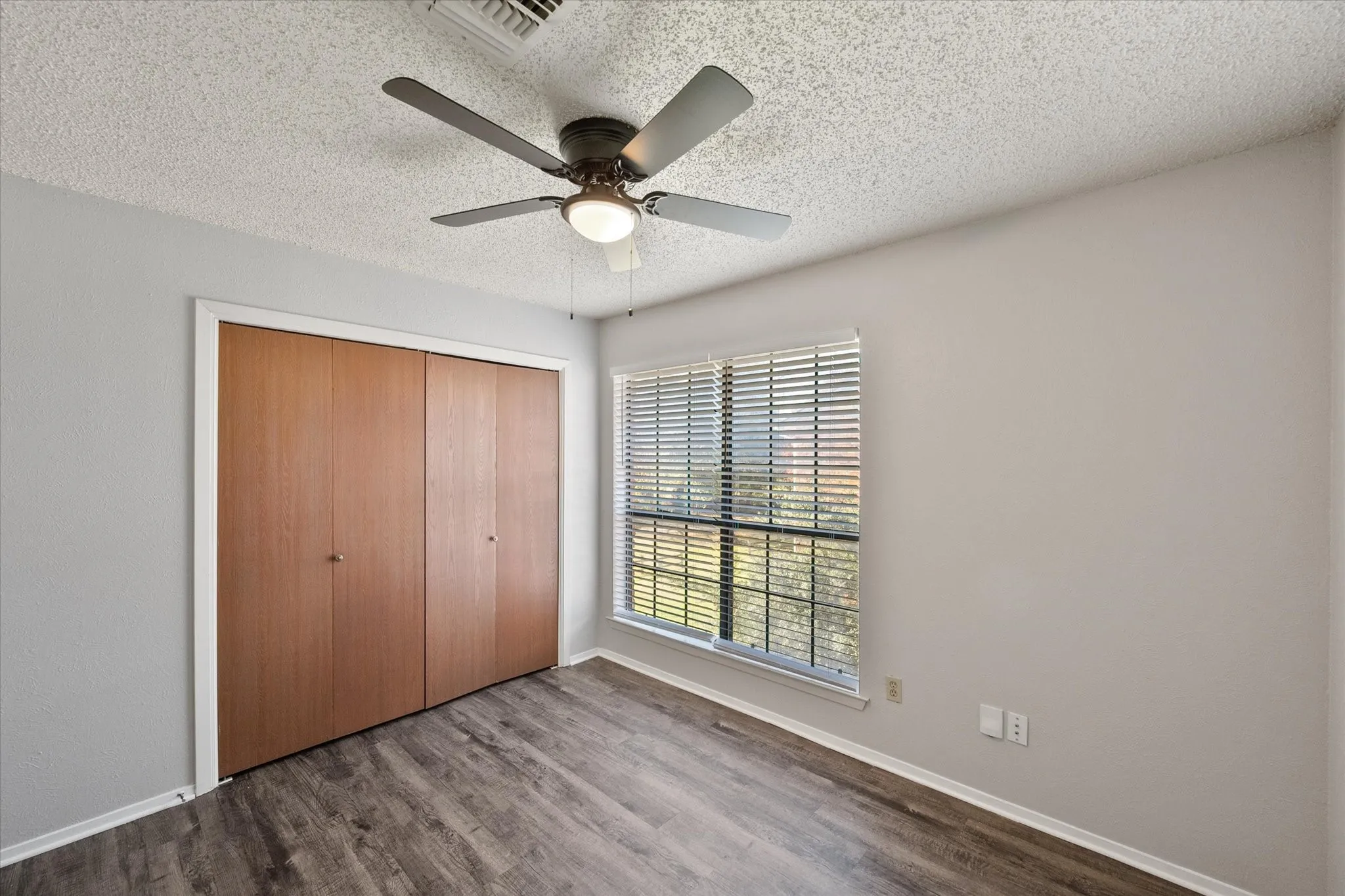 Quadruplex For Rent in Tarrant County , 406 E Denton Drive 36, Euless, Texas 76039, 2 Bedroom, 1 Bathroom, Garage spaces, 1,014 Sqft, built in 1982, mls#21388246, Real Estate Agent in Euless, Homes For Rent in Tarrant county, Homes For Rent in Euless, Realtor in Euless Texas, Real Estate Brokerage Independent Realty Texas, Luminita Cordes Realtor