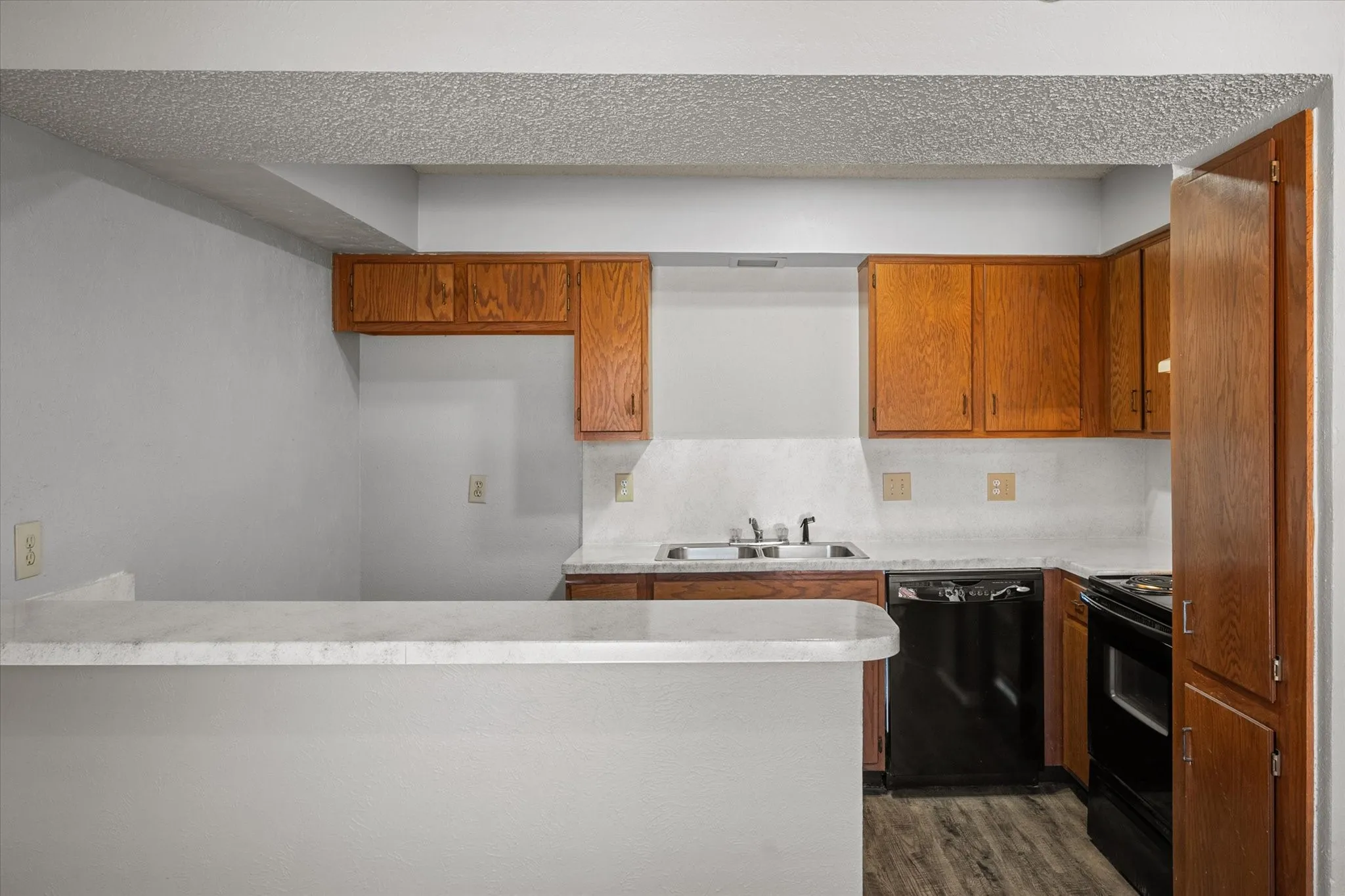 Quadruplex For Rent in Tarrant County , 406 E Denton Drive 36, Euless, Texas 76039, 2 Bedroom, 1 Bathroom, Garage spaces, 1,014 Sqft, built in 1982, mls#21388246, Real Estate Agent in Euless, Homes For Rent in Tarrant county, Homes For Rent in Euless, Realtor in Euless Texas, Real Estate Brokerage Independent Realty Texas, Luminita Cordes Realtor