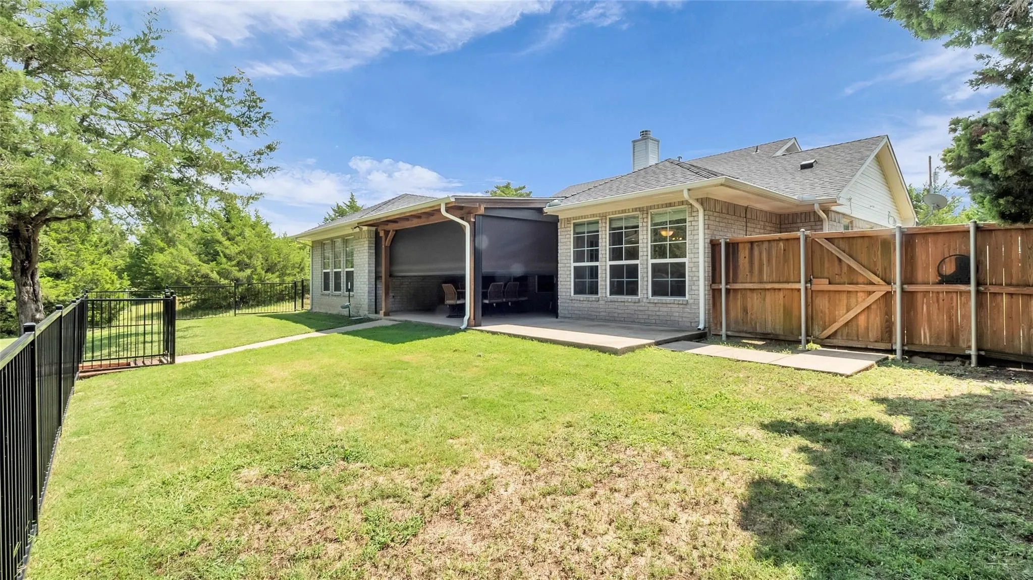 Single Family Residence For Sale in Grayson County , 1011 Sister Grove Road, Van Alstyne, Texas 75495, 3 Bedroom, 2 Bathroom, Garage spaces, 1,877 Sqft, built in 2006, mls#21388251, Real Estate Agent in Van Alstyne, Homes For Sale in Grayson county, Homes For Sale in Van Alstyne, Realtor in Van Alstyne Texas, Real Estate Brokerage Independent Realty Texas, Luminita Cordes Realtor