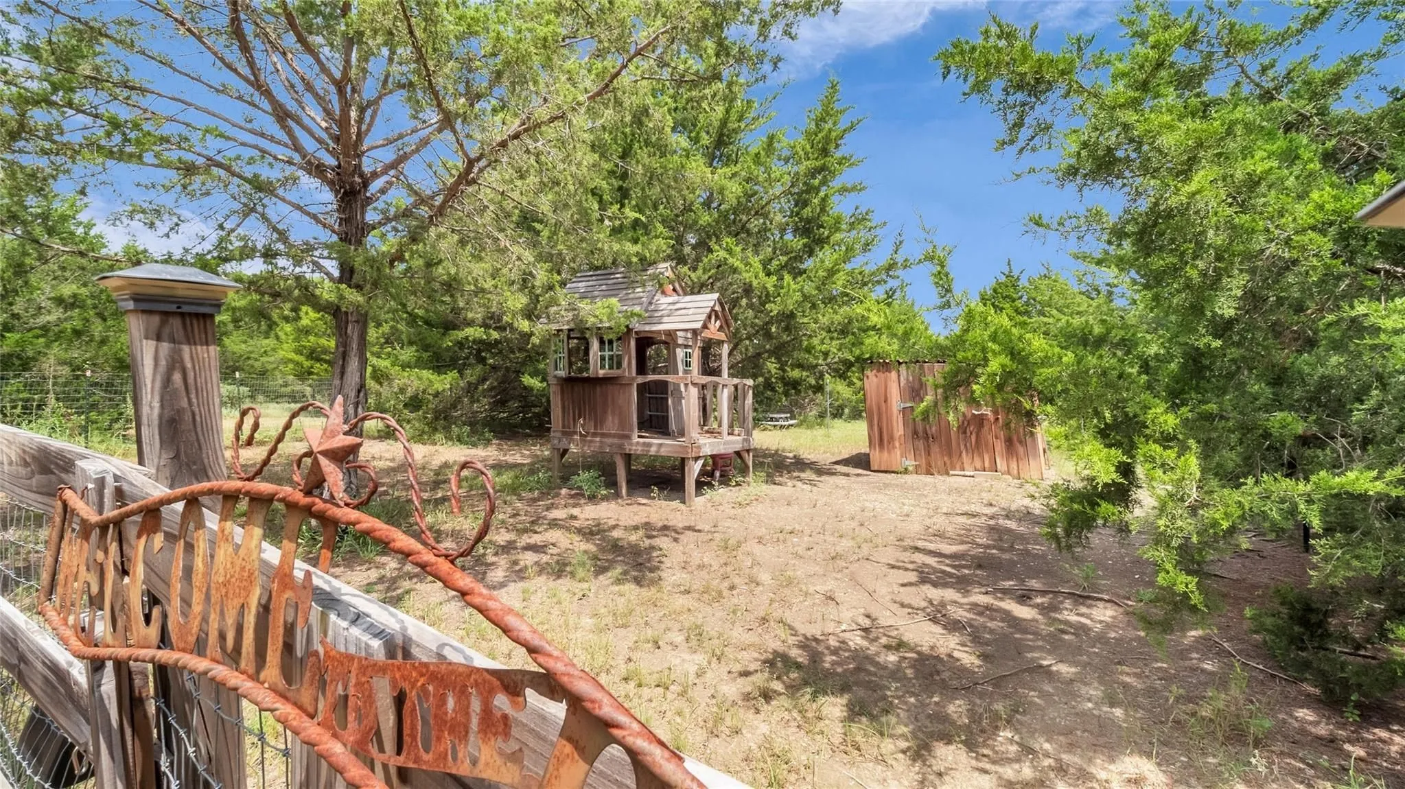 Single Family Residence For Sale in Grayson County , 1011 Sister Grove Road, Van Alstyne, Texas 75495, 3 Bedroom, 2 Bathroom, Garage spaces, 1,877 Sqft, built in 2006, mls#21388251, Real Estate Agent in Van Alstyne, Homes For Sale in Grayson county, Homes For Sale in Van Alstyne, Realtor in Van Alstyne Texas, Real Estate Brokerage Independent Realty Texas, Luminita Cordes Realtor
