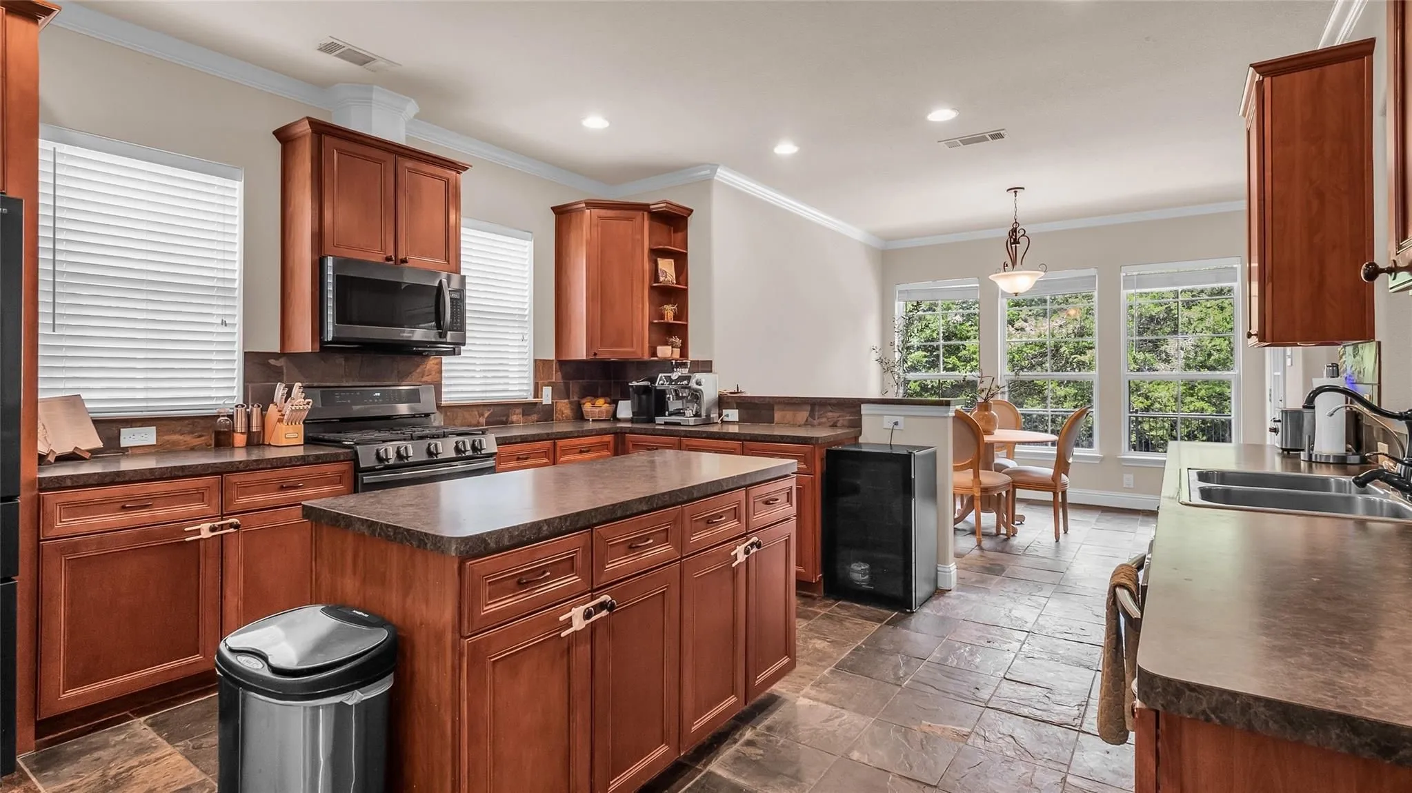 Single Family Residence For Sale in Grayson County , 1011 Sister Grove Road, Van Alstyne, Texas 75495, 3 Bedroom, 2 Bathroom, Garage spaces, 1,877 Sqft, built in 2006, mls#21388251, Real Estate Agent in Van Alstyne, Homes For Sale in Grayson county, Homes For Sale in Van Alstyne, Realtor in Van Alstyne Texas, Real Estate Brokerage Independent Realty Texas, Luminita Cordes Realtor