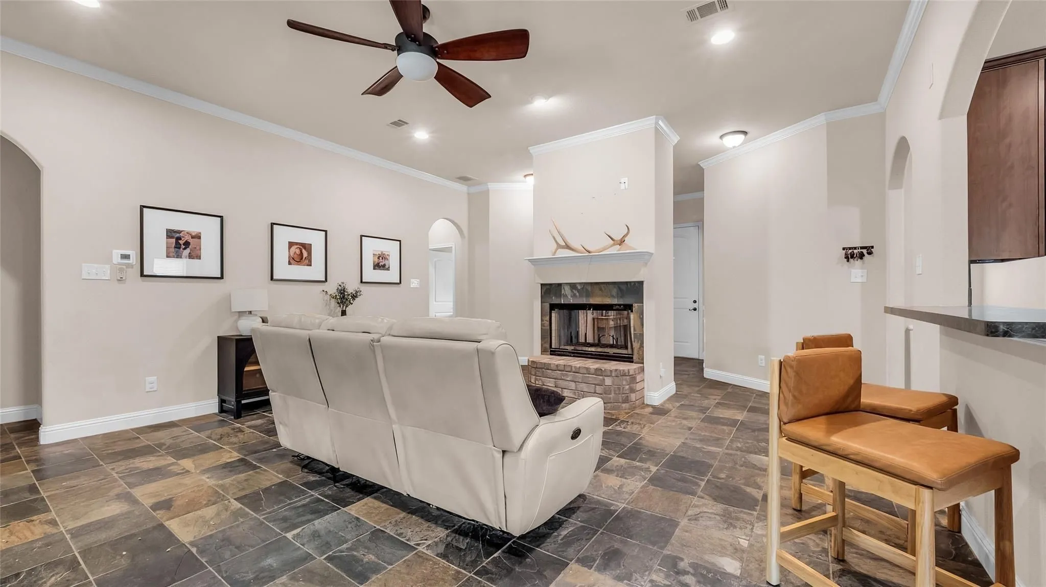 Single Family Residence For Sale in Grayson County , 1011 Sister Grove Road, Van Alstyne, Texas 75495, 3 Bedroom, 2 Bathroom, Garage spaces, 1,877 Sqft, built in 2006, mls#21388251, Real Estate Agent in Van Alstyne, Homes For Sale in Grayson county, Homes For Sale in Van Alstyne, Realtor in Van Alstyne Texas, Real Estate Brokerage Independent Realty Texas, Luminita Cordes Realtor