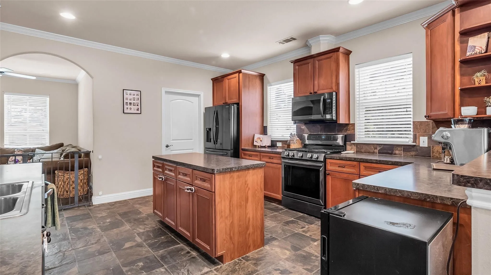 Single Family Residence For Sale in Grayson County , 1011 Sister Grove Road, Van Alstyne, Texas 75495, 3 Bedroom, 2 Bathroom, Garage spaces, 1,877 Sqft, built in 2006, mls#21388251, Real Estate Agent in Van Alstyne, Homes For Sale in Grayson county, Homes For Sale in Van Alstyne, Realtor in Van Alstyne Texas, Real Estate Brokerage Independent Realty Texas, Luminita Cordes Realtor