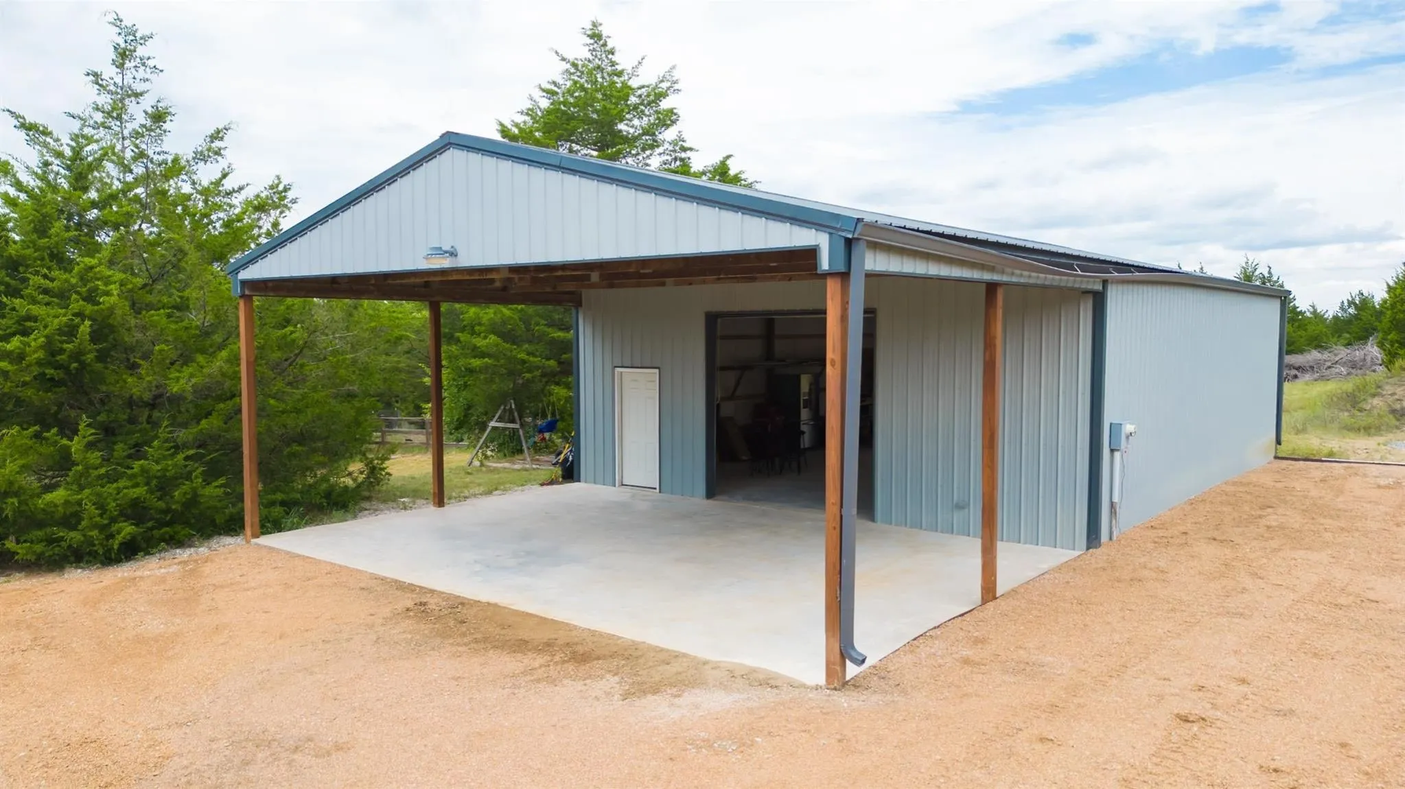 Single Family Residence For Sale in Grayson County , 1011 Sister Grove Road, Van Alstyne, Texas 75495, 3 Bedroom, 2 Bathroom, Garage spaces, 1,877 Sqft, built in 2006, mls#21388251, Real Estate Agent in Van Alstyne, Homes For Sale in Grayson county, Homes For Sale in Van Alstyne, Realtor in Van Alstyne Texas, Real Estate Brokerage Independent Realty Texas, Luminita Cordes Realtor