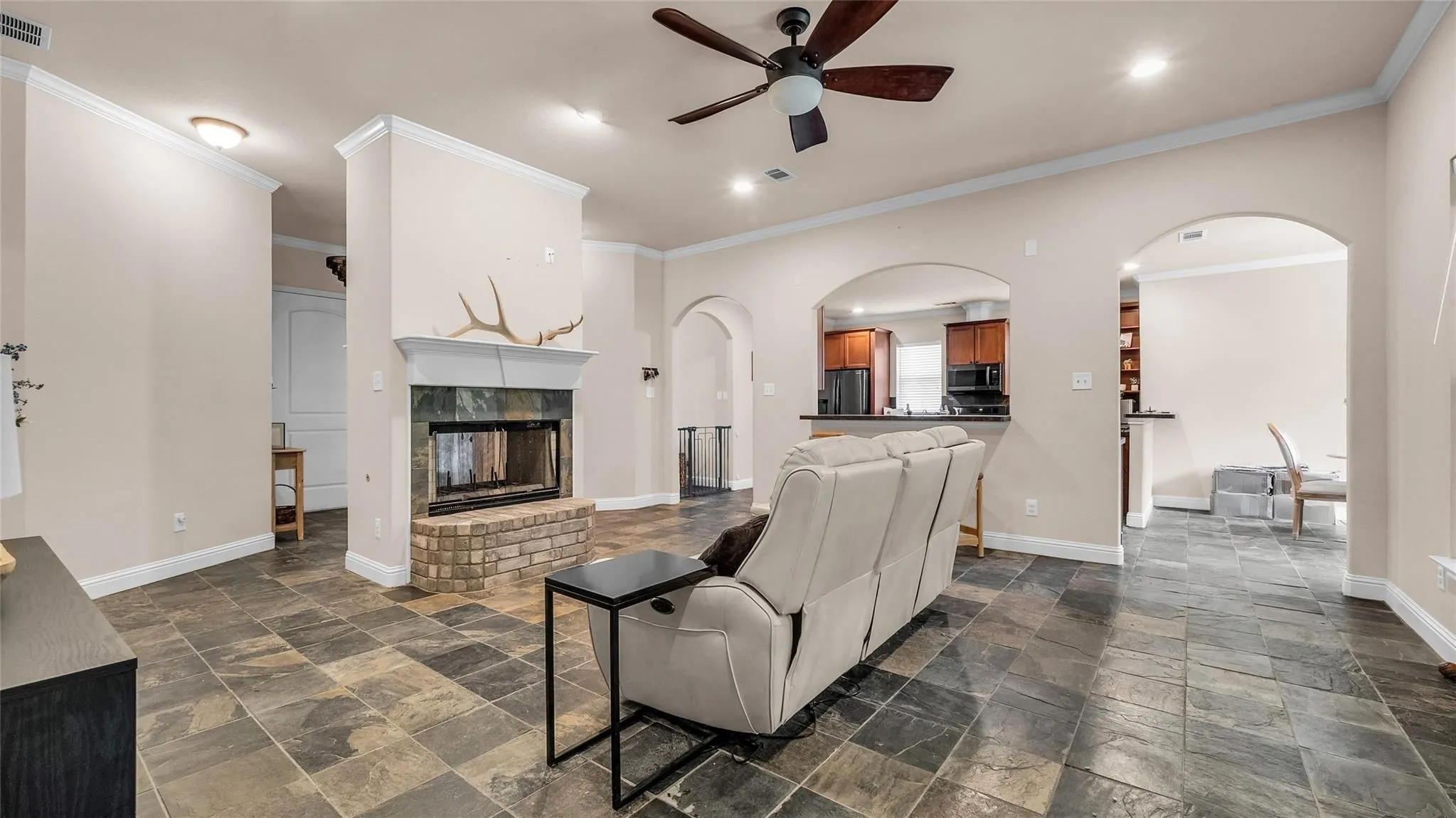 Single Family Residence For Sale in Grayson County , 1011 Sister Grove Road, Van Alstyne, Texas 75495, 3 Bedroom, 2 Bathroom, Garage spaces, 1,877 Sqft, built in 2006, mls#21388251, Real Estate Agent in Van Alstyne, Homes For Sale in Grayson county, Homes For Sale in Van Alstyne, Realtor in Van Alstyne Texas, Real Estate Brokerage Independent Realty Texas, Luminita Cordes Realtor