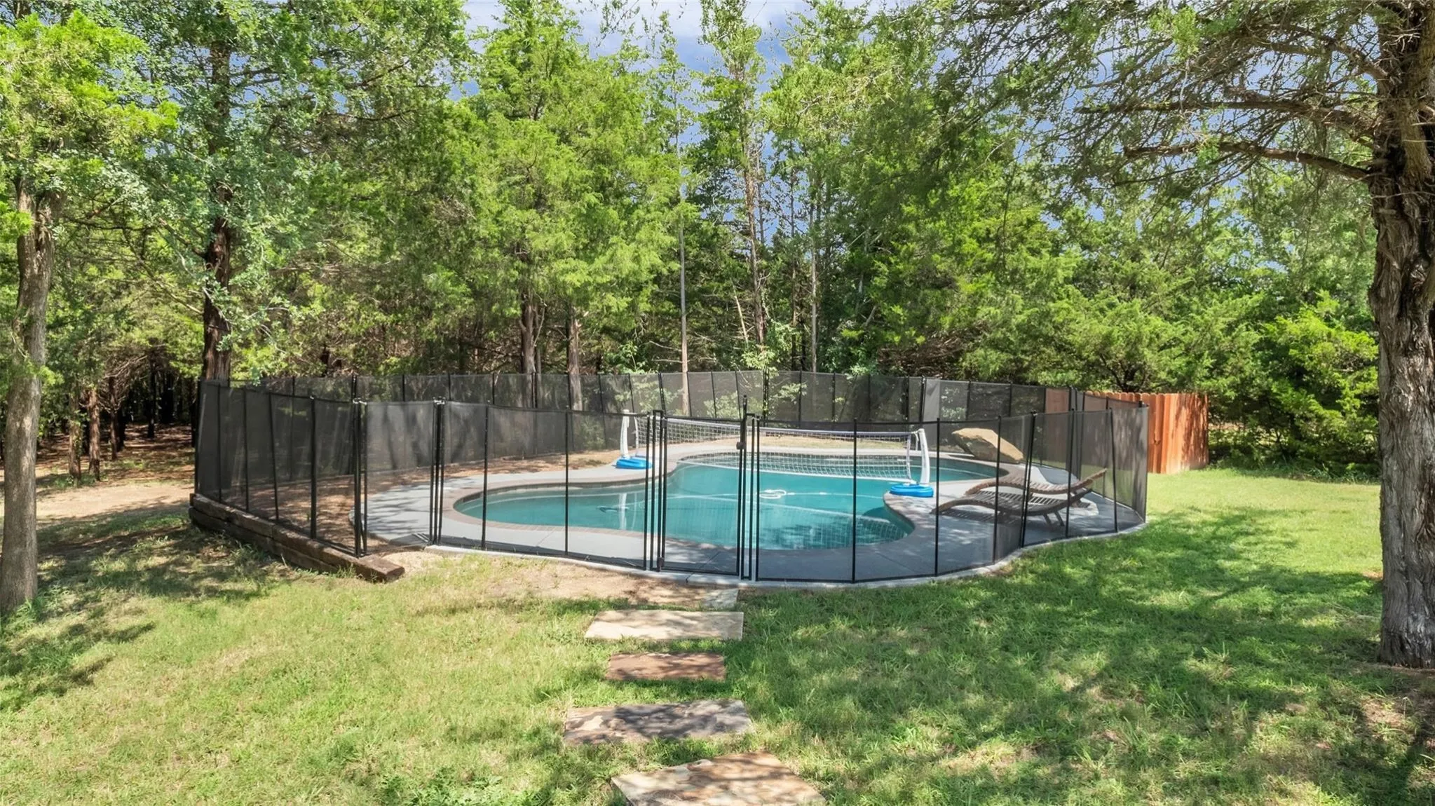Single Family Residence For Sale in Grayson County , 1011 Sister Grove Road, Van Alstyne, Texas 75495, 3 Bedroom, 2 Bathroom, Garage spaces, 1,877 Sqft, built in 2006, mls#21388251, Real Estate Agent in Van Alstyne, Homes For Sale in Grayson county, Homes For Sale in Van Alstyne, Realtor in Van Alstyne Texas, Real Estate Brokerage Independent Realty Texas, Luminita Cordes Realtor