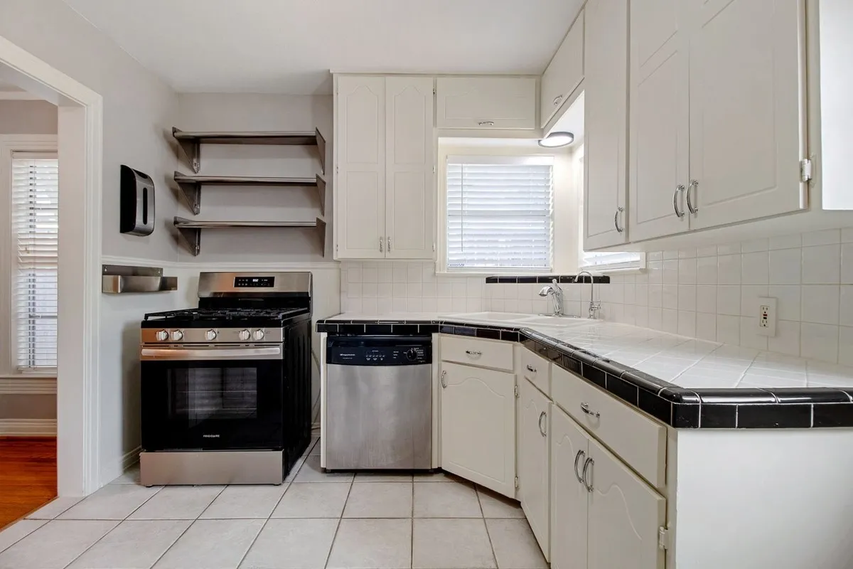 Single Family Residence For Rent in Dallas County , 4219 Aero Drive, Dallas, Texas 75209, 3 Bedroom, 2 Bathroom, 2 Garage spaces, 1,173 Sqft, built in 1941, mls#21388252, Real Estate Agent in Dallas, Homes For Rent in Dallas county, Homes For Rent in Dallas, Realtor in Dallas Texas, Real Estate Brokerage Independent Realty Texas, Luminita Cordes Realtor
