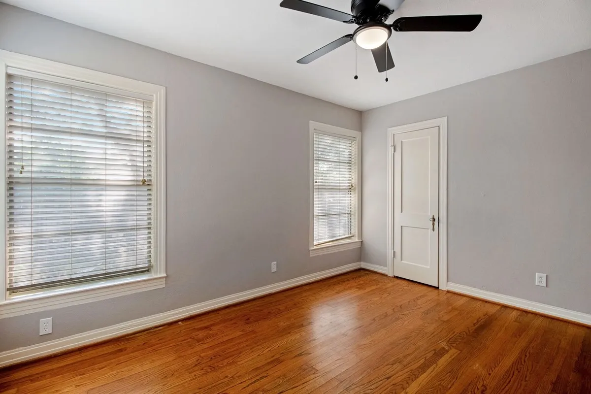 Single Family Residence For Rent in Dallas County , 4219 Aero Drive, Dallas, Texas 75209, 3 Bedroom, 2 Bathroom, 2 Garage spaces, 1,173 Sqft, built in 1941, mls#21388252, Real Estate Agent in Dallas, Homes For Rent in Dallas county, Homes For Rent in Dallas, Realtor in Dallas Texas, Real Estate Brokerage Independent Realty Texas, Luminita Cordes Realtor
