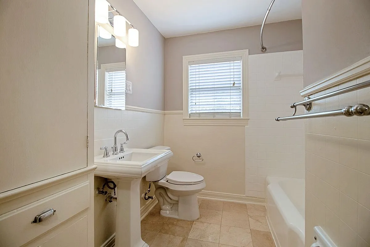 Single Family Residence For Rent in Dallas County , 4219 Aero Drive, Dallas, Texas 75209, 3 Bedroom, 2 Bathroom, 2 Garage spaces, 1,173 Sqft, built in 1941, mls#21388252, Real Estate Agent in Dallas, Homes For Rent in Dallas county, Homes For Rent in Dallas, Realtor in Dallas Texas, Real Estate Brokerage Independent Realty Texas, Luminita Cordes Realtor