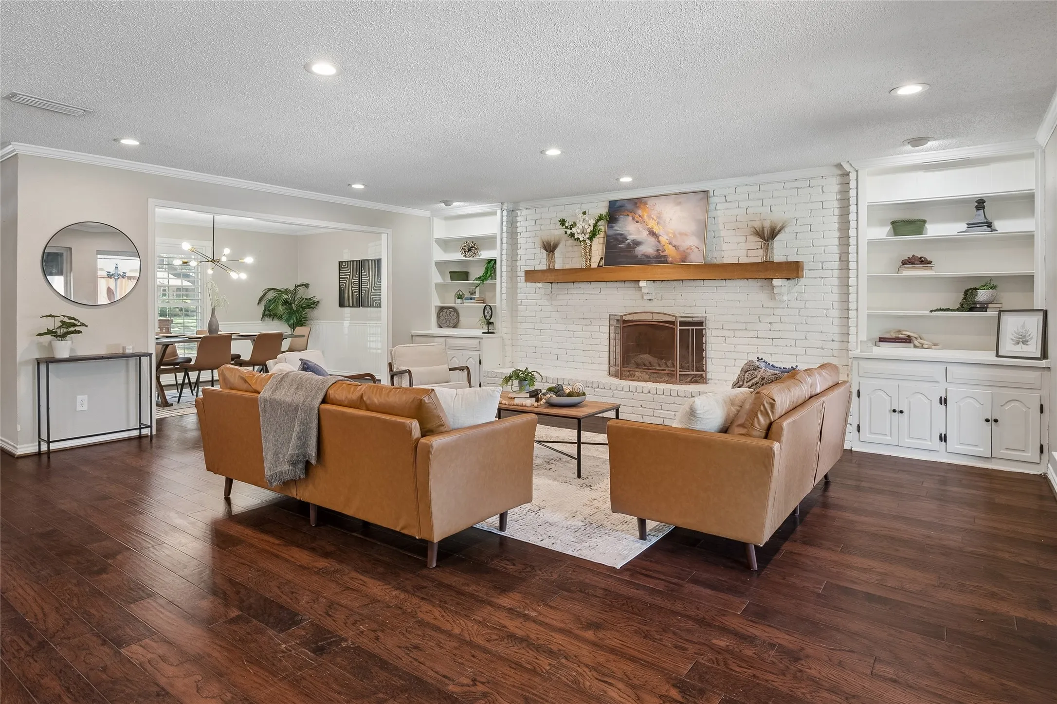 Plenty of room for entertaining!