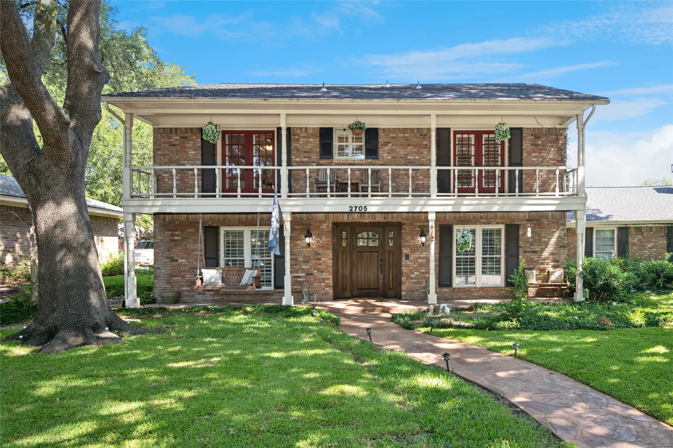 The balcony and front porch beckon you as you arrive in the cul de sac.