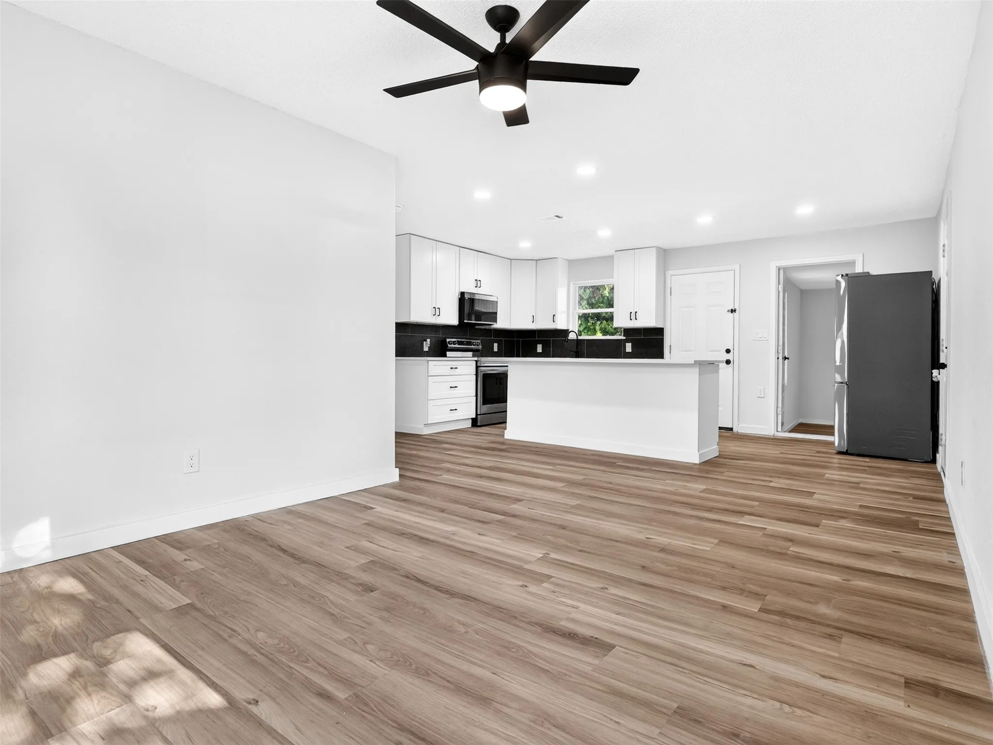 Single Family Residence For Sale in Dallas County , 2352 Talco Drive, Dallas, Texas 75241, 4 Bedroom, 2 Bathroom, 1 Garage spaces, 1,500 Sqft, built in 1960, mls#21388236, Real Estate Agent in Dallas, Homes For Sale in Dallas county, Homes For Sale in Dallas, Realtor in Dallas Texas, Real Estate Brokerage Independent Realty Texas, Luminita Cordes Realtor