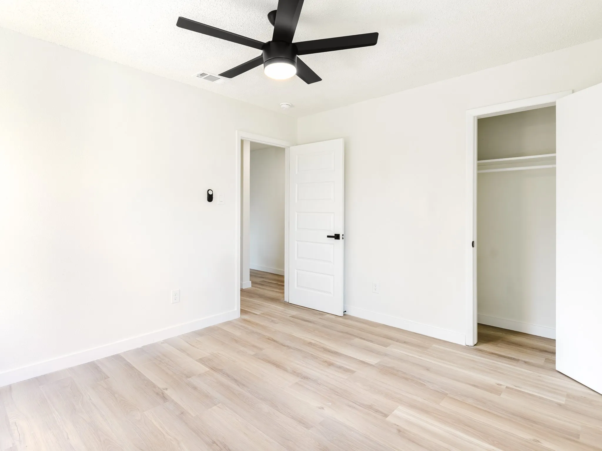 Single Family Residence For Sale in Dallas County , 2352 Talco Drive, Dallas, Texas 75241, 4 Bedroom, 2 Bathroom, 1 Garage spaces, 1,500 Sqft, built in 1960, mls#21388236, Real Estate Agent in Dallas, Homes For Sale in Dallas county, Homes For Sale in Dallas, Realtor in Dallas Texas, Real Estate Brokerage Independent Realty Texas, Luminita Cordes Realtor