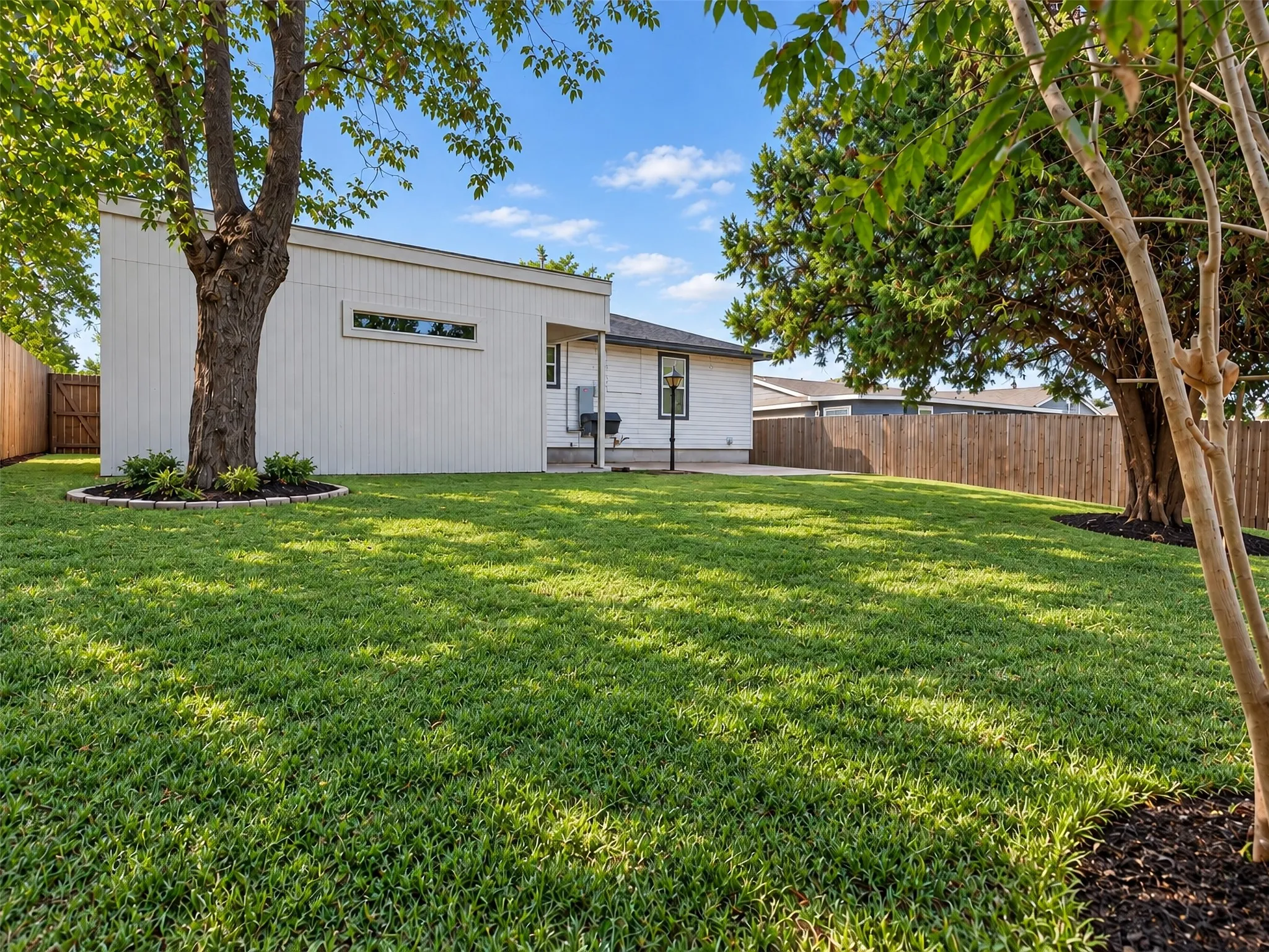 Single Family Residence For Sale in Dallas County , 2352 Talco Drive, Dallas, Texas 75241, 4 Bedroom, 2 Bathroom, 1 Garage spaces, 1,500 Sqft, built in 1960, mls#21388236, Real Estate Agent in Dallas, Homes For Sale in Dallas county, Homes For Sale in Dallas, Realtor in Dallas Texas, Real Estate Brokerage Independent Realty Texas, Luminita Cordes Realtor