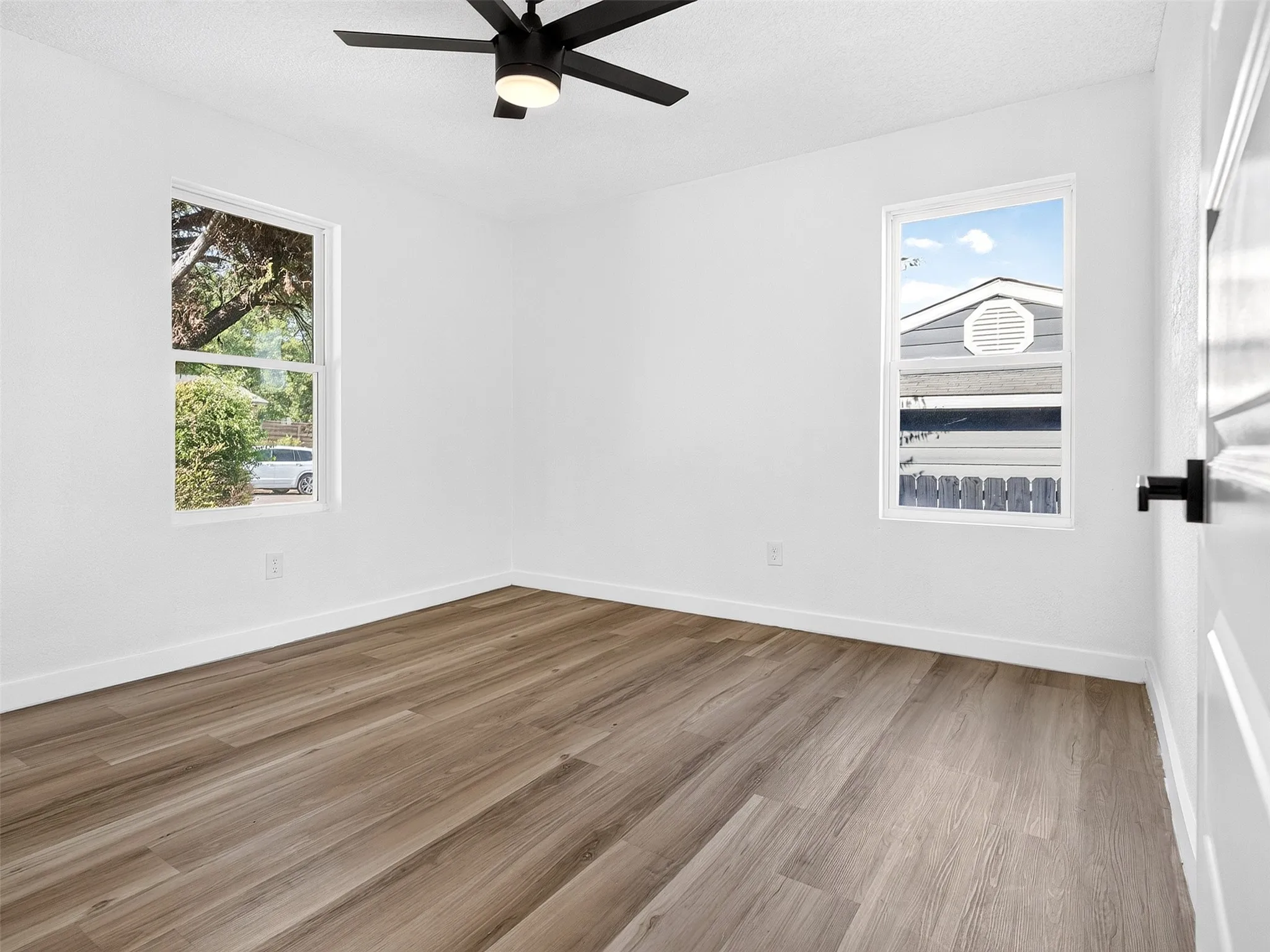 Single Family Residence For Sale in Dallas County , 2352 Talco Drive, Dallas, Texas 75241, 4 Bedroom, 2 Bathroom, 1 Garage spaces, 1,500 Sqft, built in 1960, mls#21388236, Real Estate Agent in Dallas, Homes For Sale in Dallas county, Homes For Sale in Dallas, Realtor in Dallas Texas, Real Estate Brokerage Independent Realty Texas, Luminita Cordes Realtor