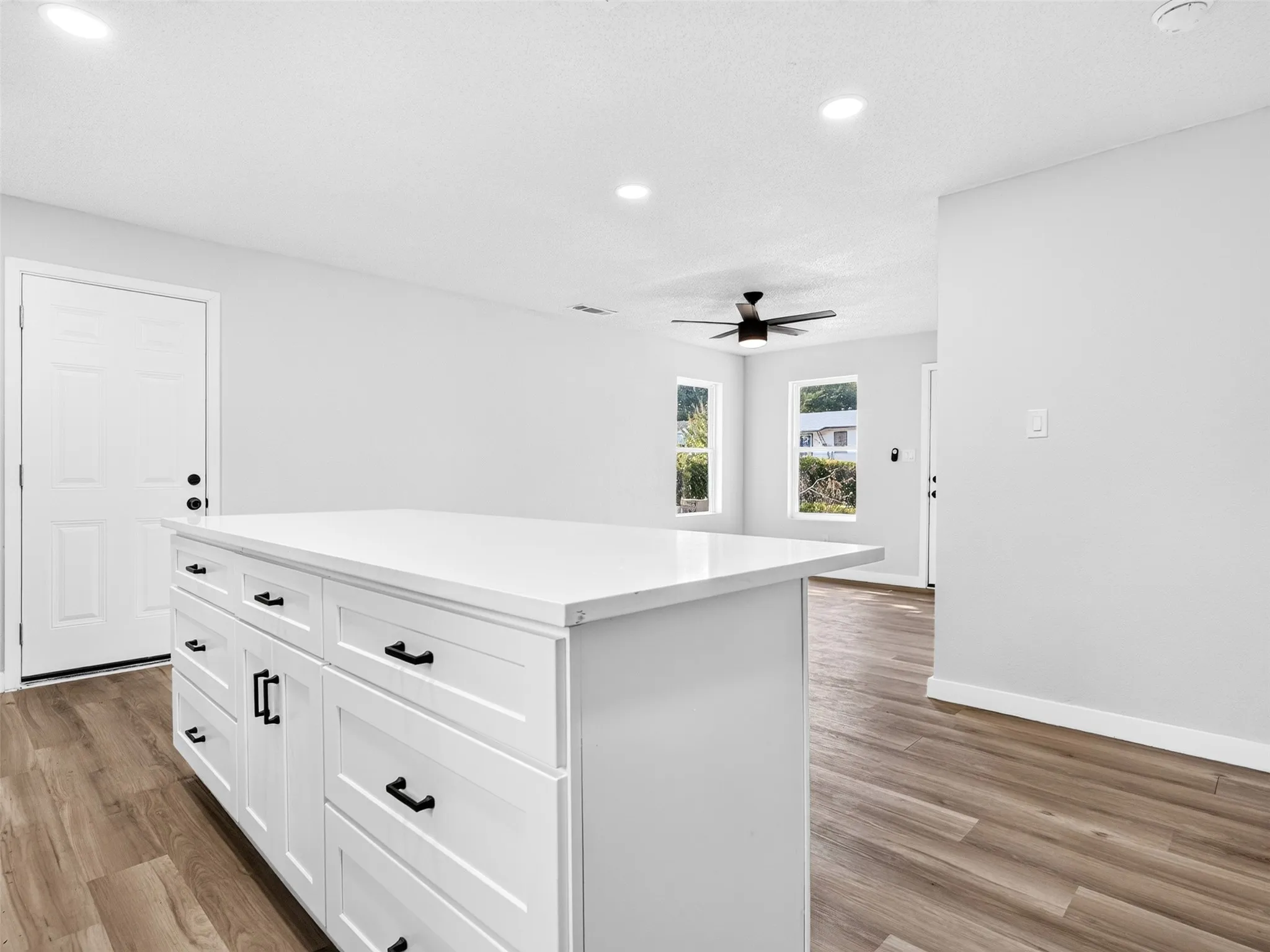 Single Family Residence For Sale in Dallas County , 2352 Talco Drive, Dallas, Texas 75241, 4 Bedroom, 2 Bathroom, 1 Garage spaces, 1,500 Sqft, built in 1960, mls#21388236, Real Estate Agent in Dallas, Homes For Sale in Dallas county, Homes For Sale in Dallas, Realtor in Dallas Texas, Real Estate Brokerage Independent Realty Texas, Luminita Cordes Realtor