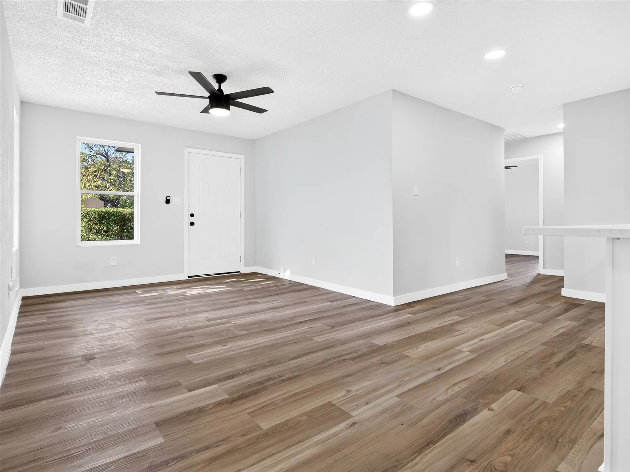 Single Family Residence For Sale in Dallas County , 2352 Talco Drive, Dallas, Texas 75241, 4 Bedroom, 2 Bathroom, 1 Garage spaces, 1,500 Sqft, built in 1960, mls#21388236, Real Estate Agent in Dallas, Homes For Sale in Dallas county, Homes For Sale in Dallas, Realtor in Dallas Texas, Real Estate Brokerage Independent Realty Texas, Luminita Cordes Realtor