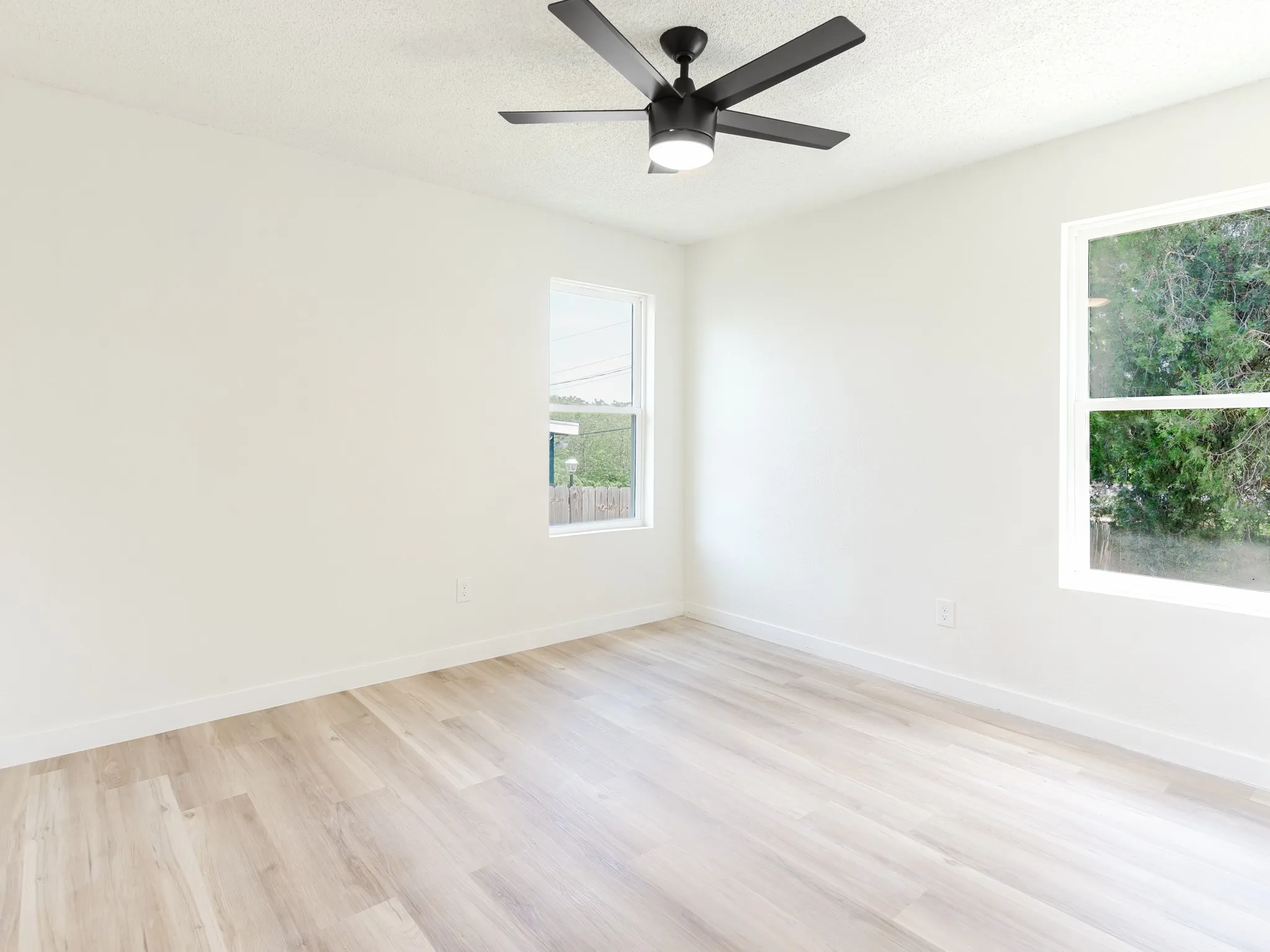 Single Family Residence For Sale in Dallas County , 2352 Talco Drive, Dallas, Texas 75241, 4 Bedroom, 2 Bathroom, 1 Garage spaces, 1,500 Sqft, built in 1960, mls#21388236, Real Estate Agent in Dallas, Homes For Sale in Dallas county, Homes For Sale in Dallas, Realtor in Dallas Texas, Real Estate Brokerage Independent Realty Texas, Luminita Cordes Realtor