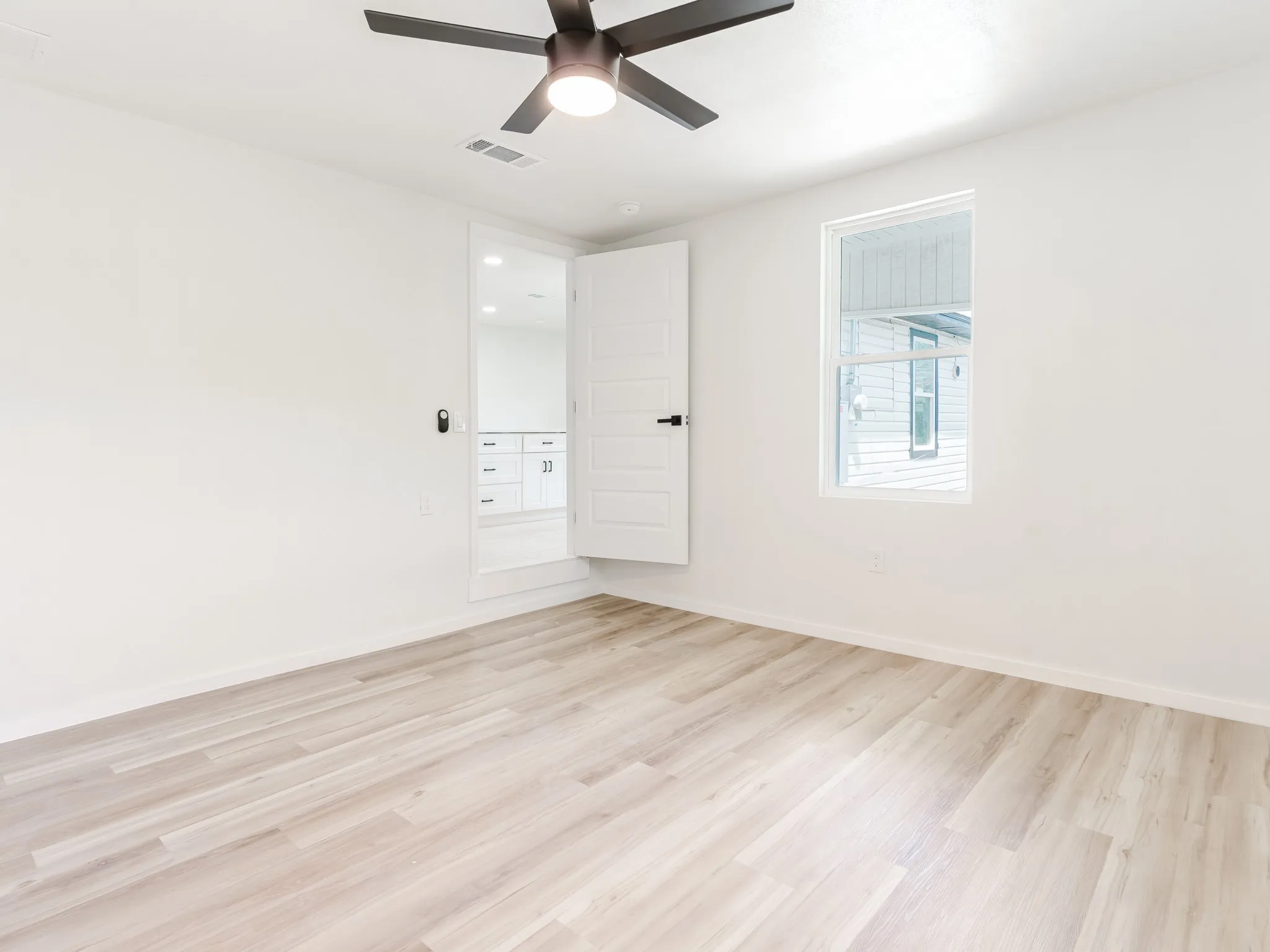 Single Family Residence For Sale in Dallas County , 2352 Talco Drive, Dallas, Texas 75241, 4 Bedroom, 2 Bathroom, 1 Garage spaces, 1,500 Sqft, built in 1960, mls#21388236, Real Estate Agent in Dallas, Homes For Sale in Dallas county, Homes For Sale in Dallas, Realtor in Dallas Texas, Real Estate Brokerage Independent Realty Texas, Luminita Cordes Realtor