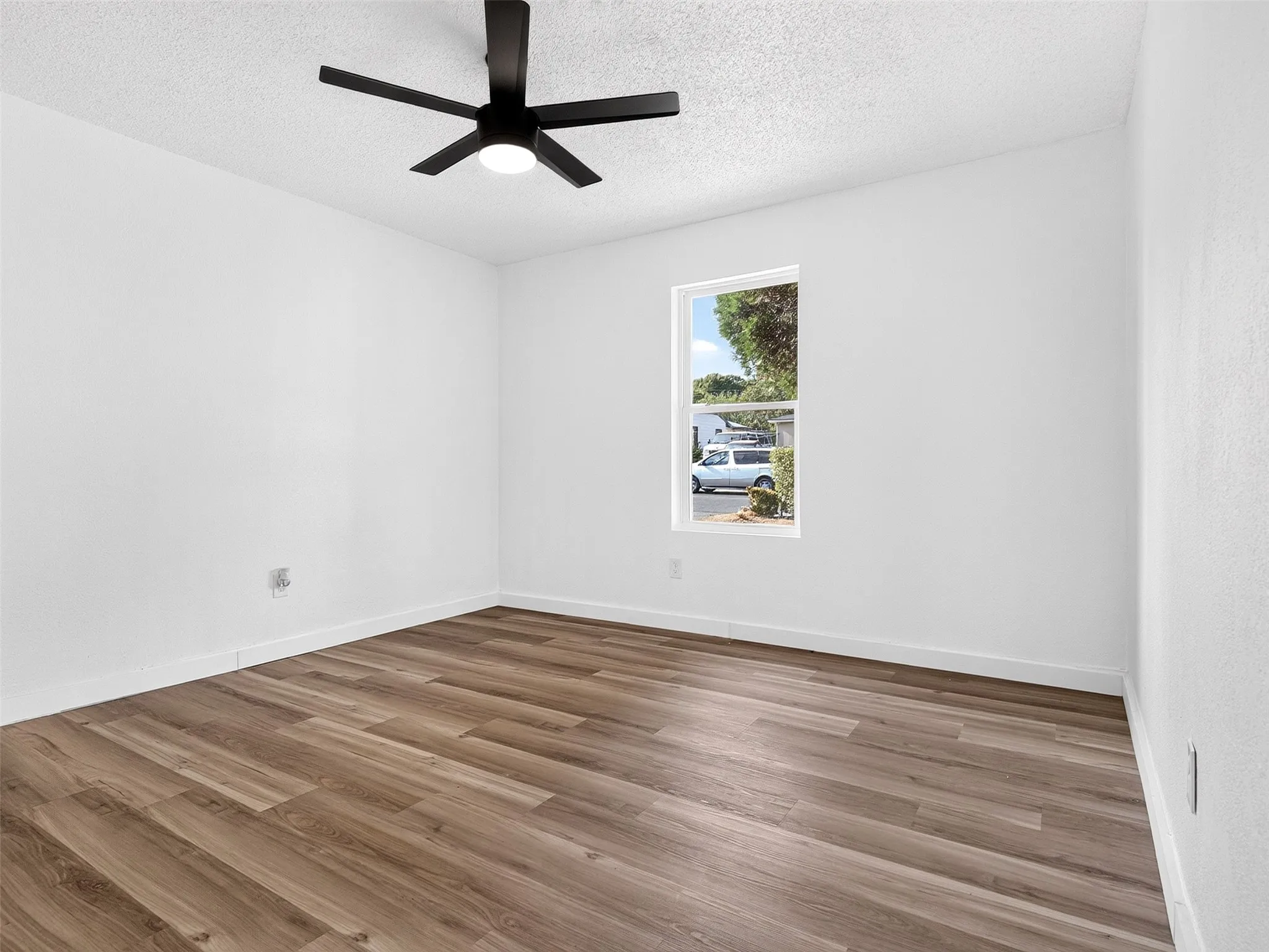Single Family Residence For Sale in Dallas County , 2352 Talco Drive, Dallas, Texas 75241, 4 Bedroom, 2 Bathroom, 1 Garage spaces, 1,500 Sqft, built in 1960, mls#21388236, Real Estate Agent in Dallas, Homes For Sale in Dallas county, Homes For Sale in Dallas, Realtor in Dallas Texas, Real Estate Brokerage Independent Realty Texas, Luminita Cordes Realtor