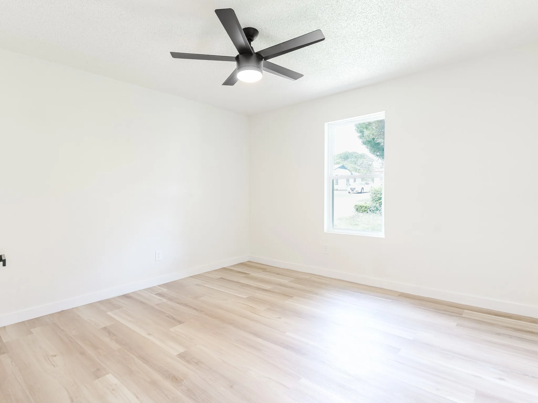 Single Family Residence For Sale in Dallas County , 2352 Talco Drive, Dallas, Texas 75241, 4 Bedroom, 2 Bathroom, 1 Garage spaces, 1,500 Sqft, built in 1960, mls#21388236, Real Estate Agent in Dallas, Homes For Sale in Dallas county, Homes For Sale in Dallas, Realtor in Dallas Texas, Real Estate Brokerage Independent Realty Texas, Luminita Cordes Realtor