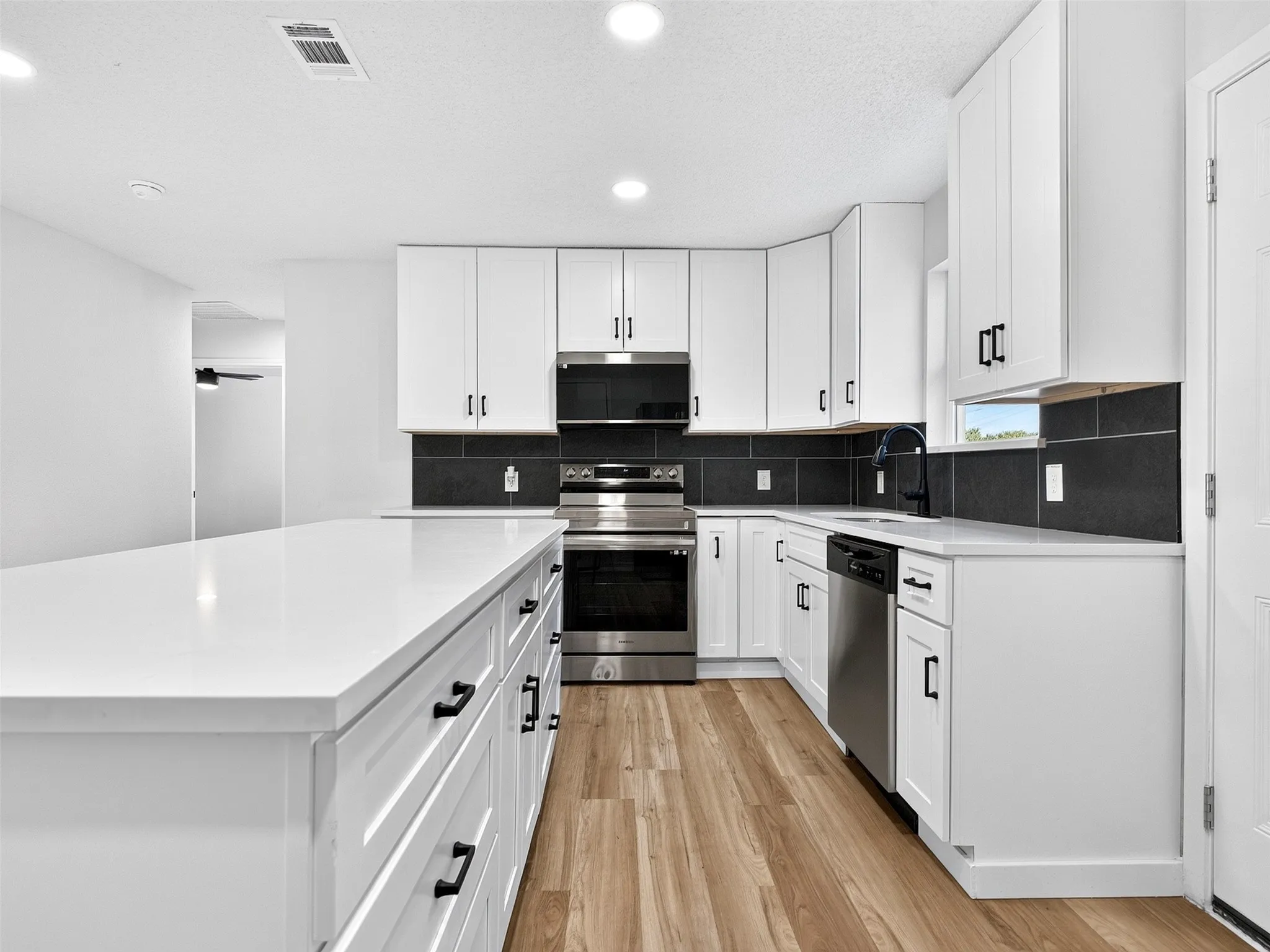 Single Family Residence For Sale in Dallas County , 2352 Talco Drive, Dallas, Texas 75241, 4 Bedroom, 2 Bathroom, 1 Garage spaces, 1,500 Sqft, built in 1960, mls#21388236, Real Estate Agent in Dallas, Homes For Sale in Dallas county, Homes For Sale in Dallas, Realtor in Dallas Texas, Real Estate Brokerage Independent Realty Texas, Luminita Cordes Realtor