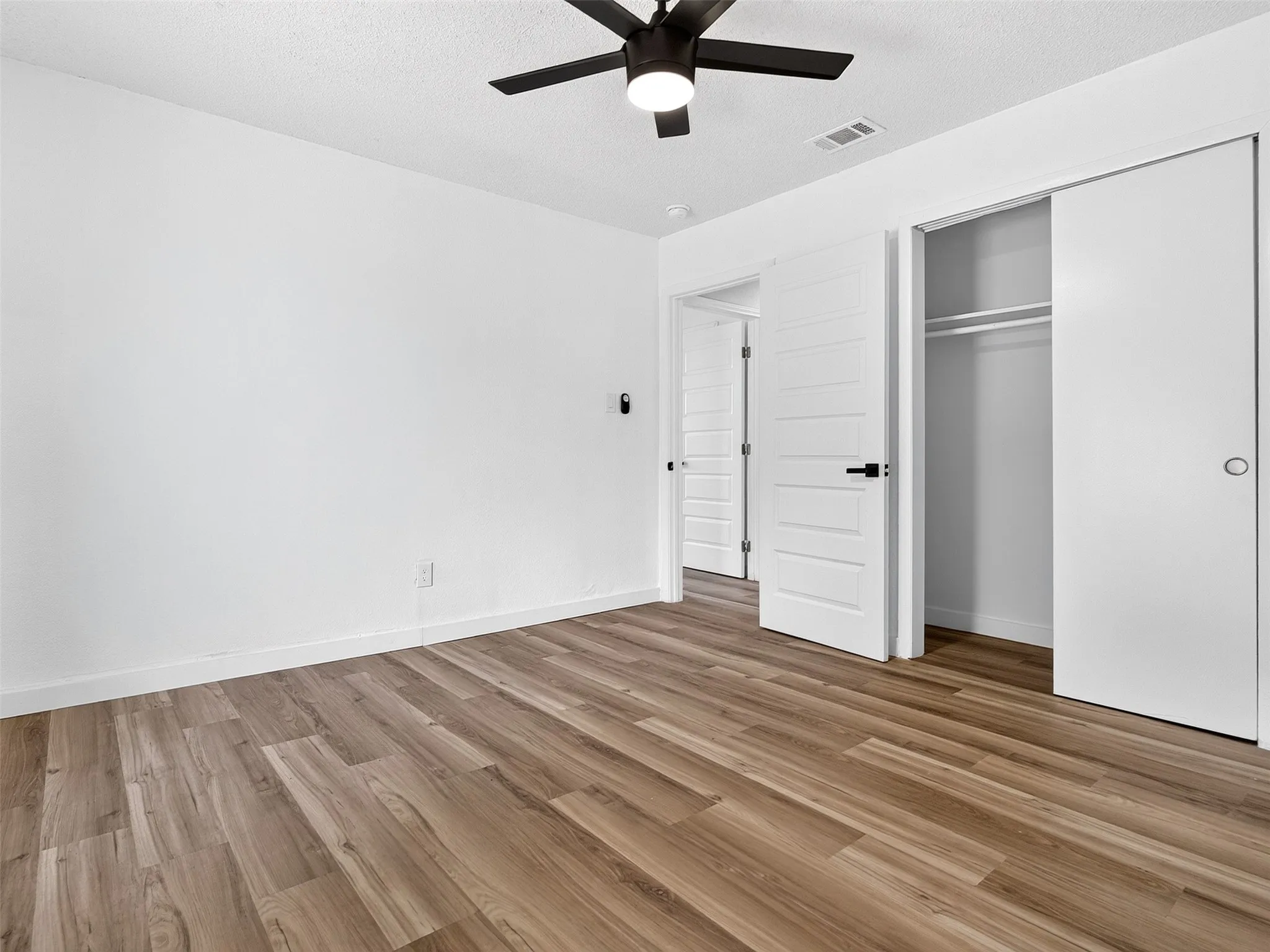 Single Family Residence For Sale in Dallas County , 2352 Talco Drive, Dallas, Texas 75241, 4 Bedroom, 2 Bathroom, 1 Garage spaces, 1,500 Sqft, built in 1960, mls#21388236, Real Estate Agent in Dallas, Homes For Sale in Dallas county, Homes For Sale in Dallas, Realtor in Dallas Texas, Real Estate Brokerage Independent Realty Texas, Luminita Cordes Realtor