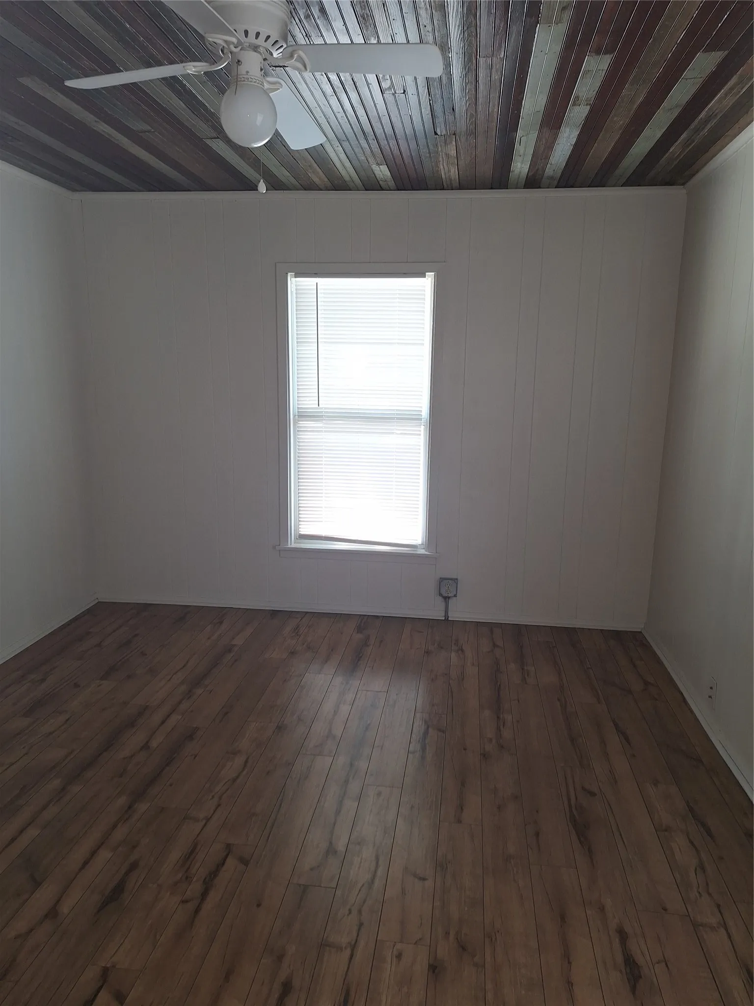Apartment For Rent in Wise County , 101.5 E Hallsell, Decatur, Texas 76234, 0, 1 Bathroom, 1 Garage spaces, 704 Sqft, built in 1945, mls#21388271, Real Estate Agent in Decatur, Homes For Rent in Wise county, Homes For Rent in Decatur, Realtor in Decatur Texas, Real Estate Brokerage Independent Realty Texas, Luminita Cordes Realtor