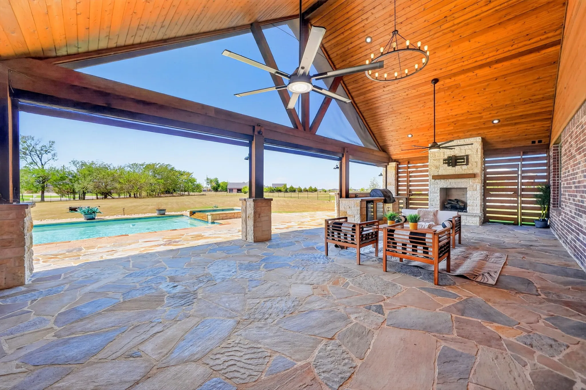Single Family Residence For Sale in Hunt County , 2214 Buck Court, Caddo Mills, Texas 75135, 3 Bedroom, 4 Bathroom, 4 Garage spaces, 2,860 Sqft, built in 2016, mls#21388238, Real Estate Agent in Caddo Mills, Homes For Sale in Hunt county, Homes For Sale in Caddo Mills, Realtor in Caddo Mills Texas, Real Estate Brokerage Independent Realty Texas, Luminita Cordes Realtor