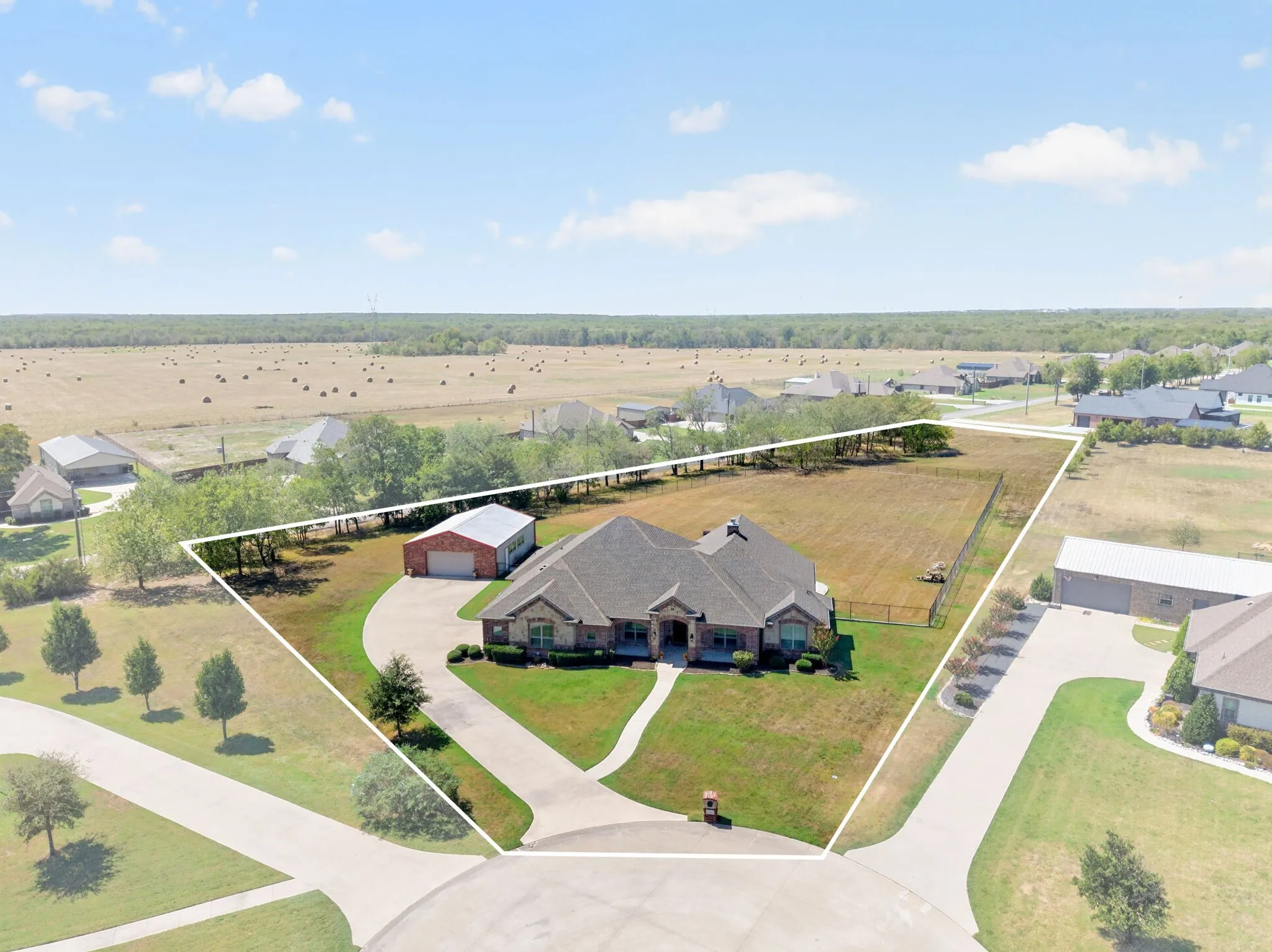 Single Family Residence For Sale in Hunt County , 2214 Buck Court, Caddo Mills, Texas 75135, 3 Bedroom, 4 Bathroom, 4 Garage spaces, 2,860 Sqft, built in 2016, mls#21388238, Real Estate Agent in Caddo Mills, Homes For Sale in Hunt county, Homes For Sale in Caddo Mills, Realtor in Caddo Mills Texas, Real Estate Brokerage Independent Realty Texas, Luminita Cordes Realtor