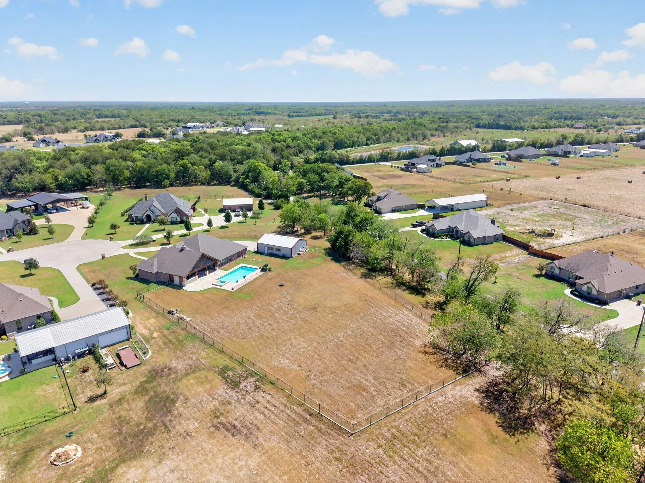 Single Family Residence For Sale in Hunt County , 2214 Buck Court, Caddo Mills, Texas 75135, 3 Bedroom, 4 Bathroom, 4 Garage spaces, 2,860 Sqft, built in 2016, mls#21388238, Real Estate Agent in Caddo Mills, Homes For Sale in Hunt county, Homes For Sale in Caddo Mills, Realtor in Caddo Mills Texas, Real Estate Brokerage Independent Realty Texas, Luminita Cordes Realtor